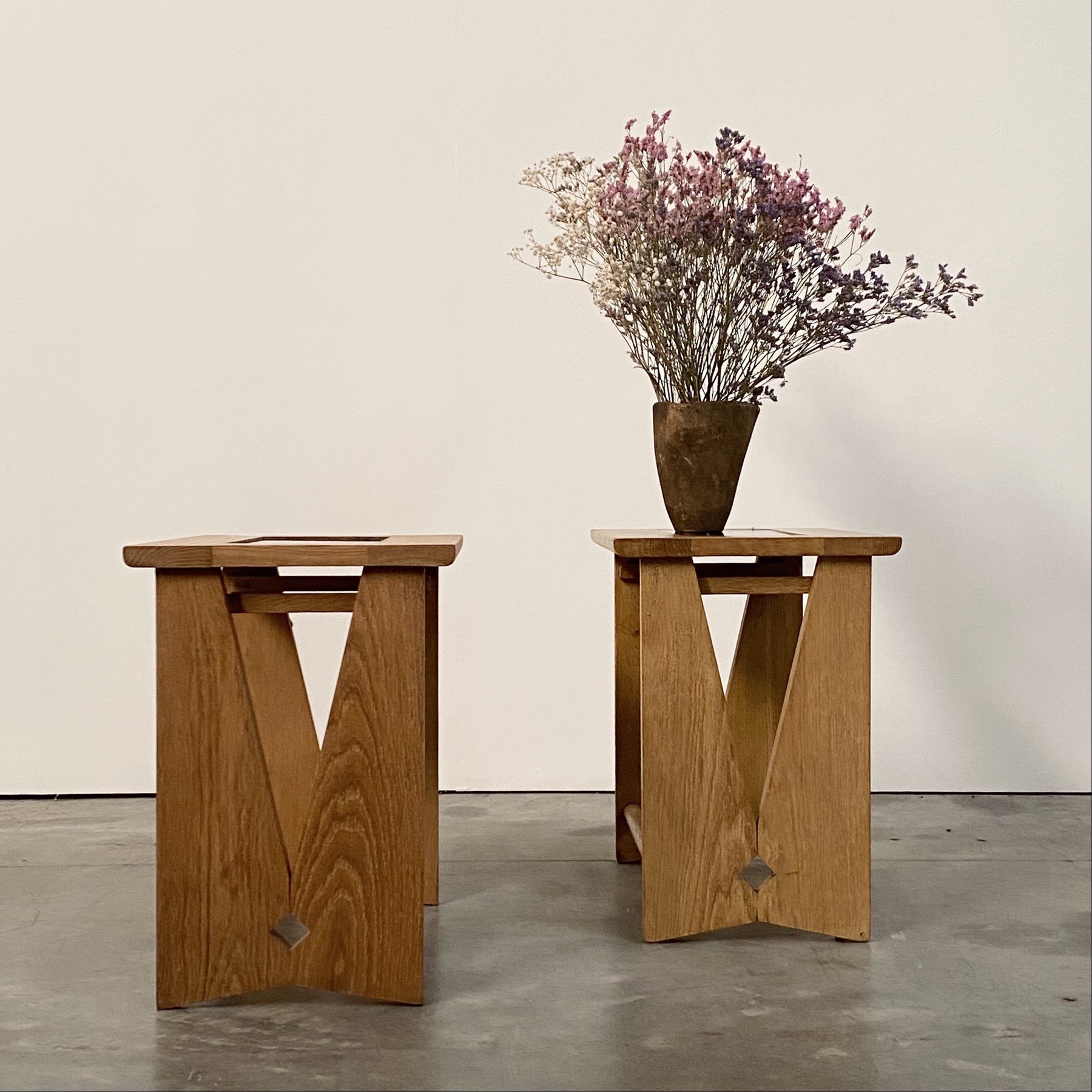 objet-vagabond-midcentury-sidetables0001