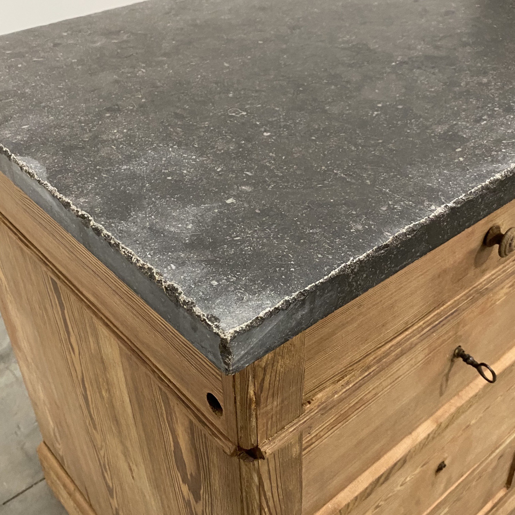 objet-vagabond-oak-cabinet0005