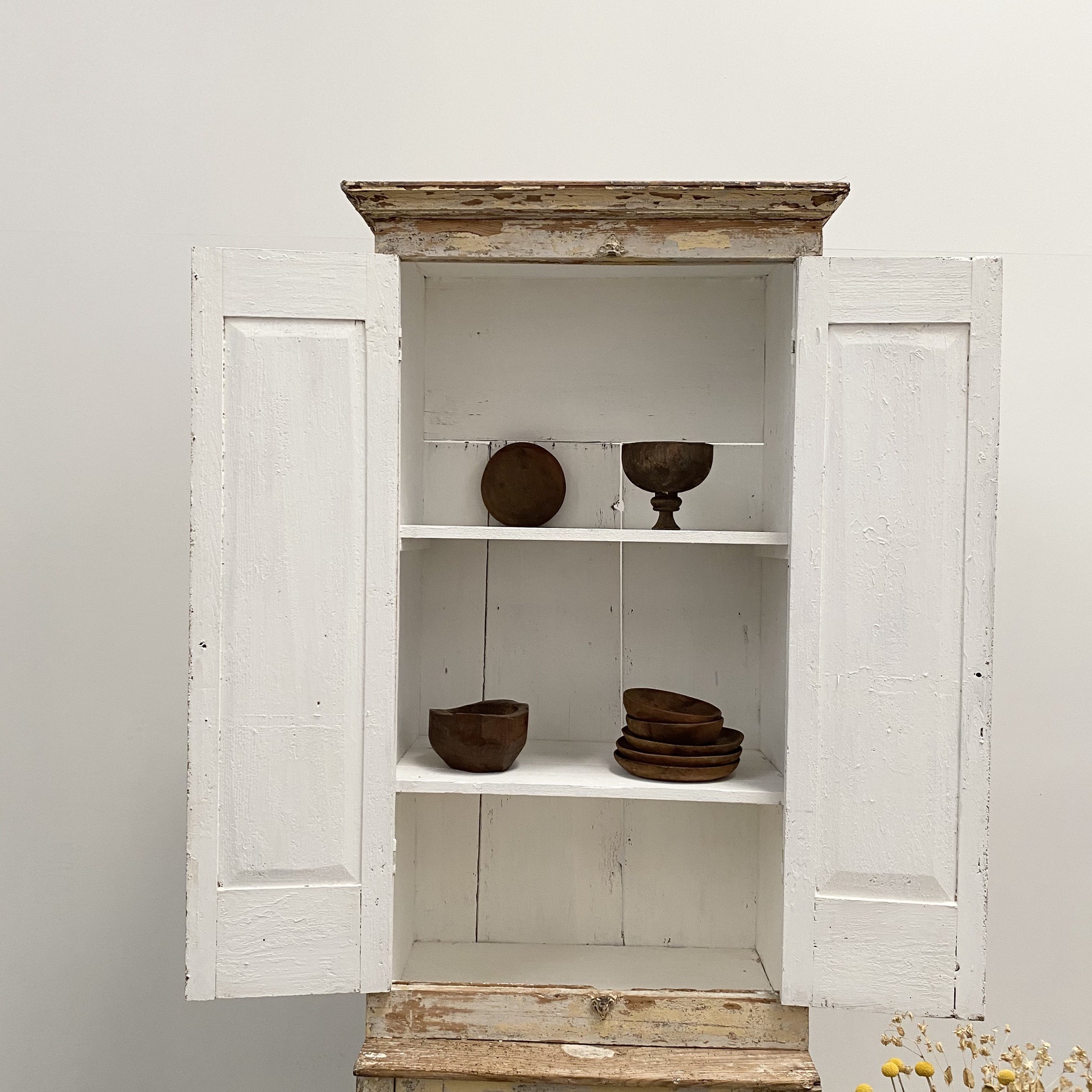 objet-vagabond-painted-cabinet0001