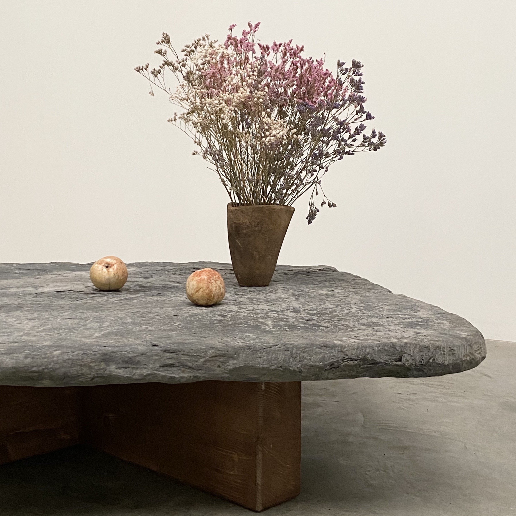 objet-vagabond-stone-table0002