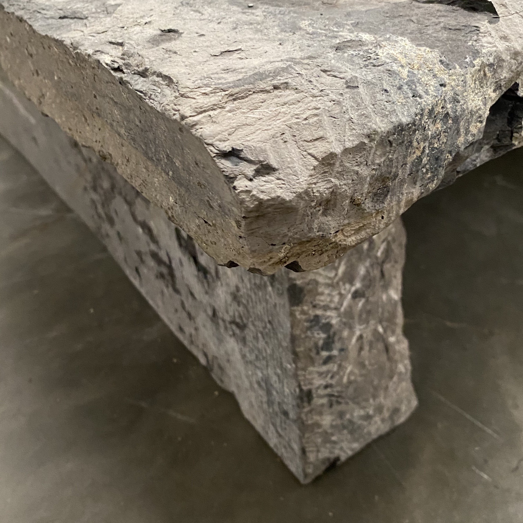 objet-vagabond-stone-table0003