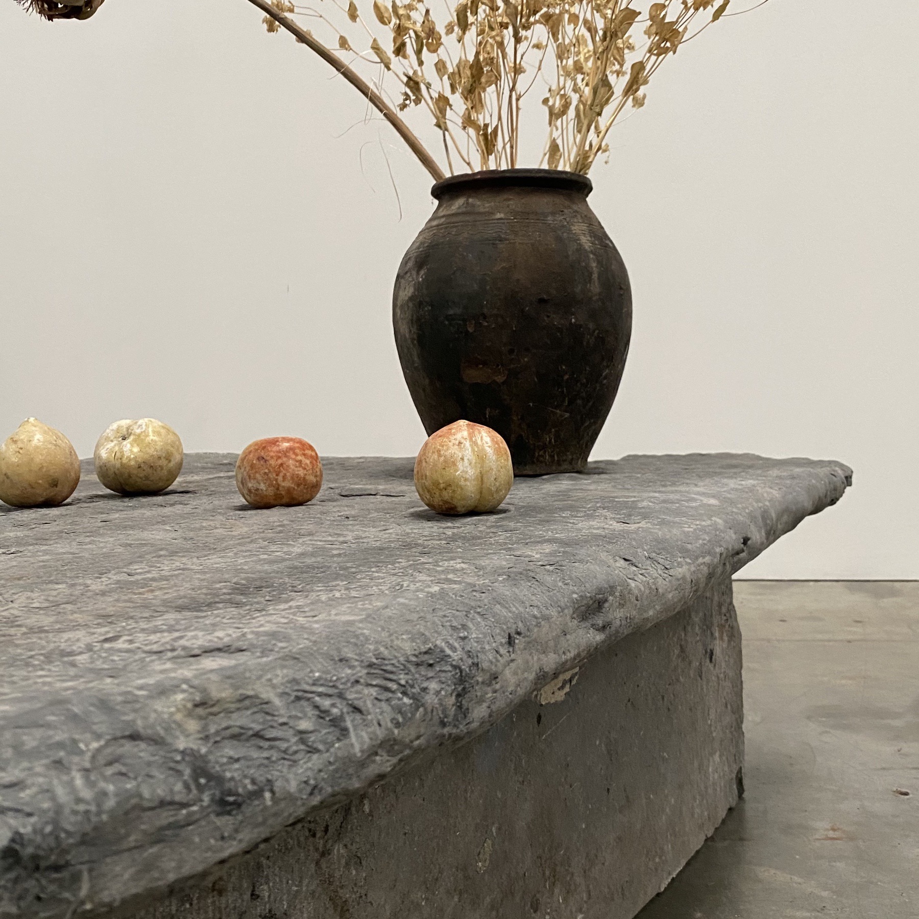objet-vagabond-stone-table0007