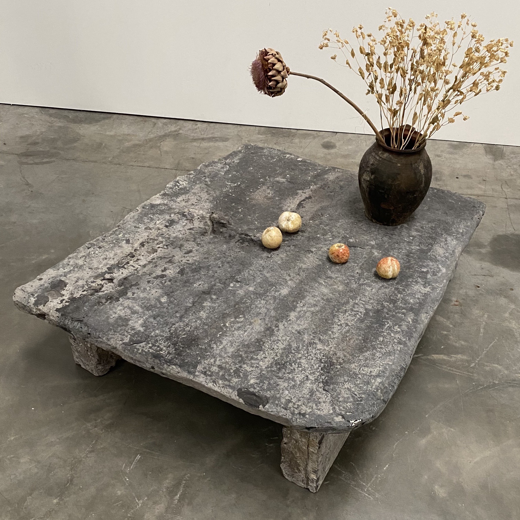objet-vagabond-stone-table0008