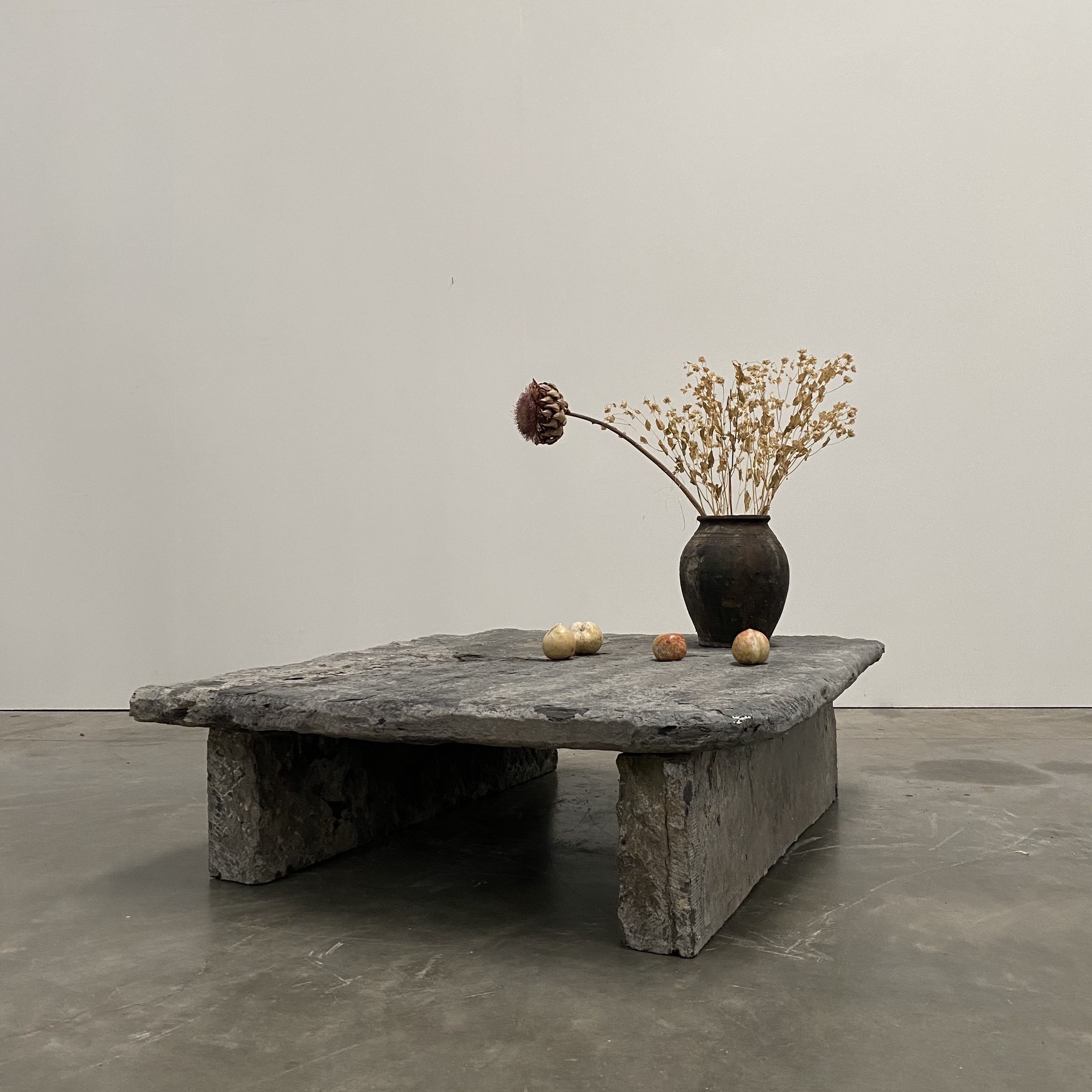 objet-vagabond-stone-table0011