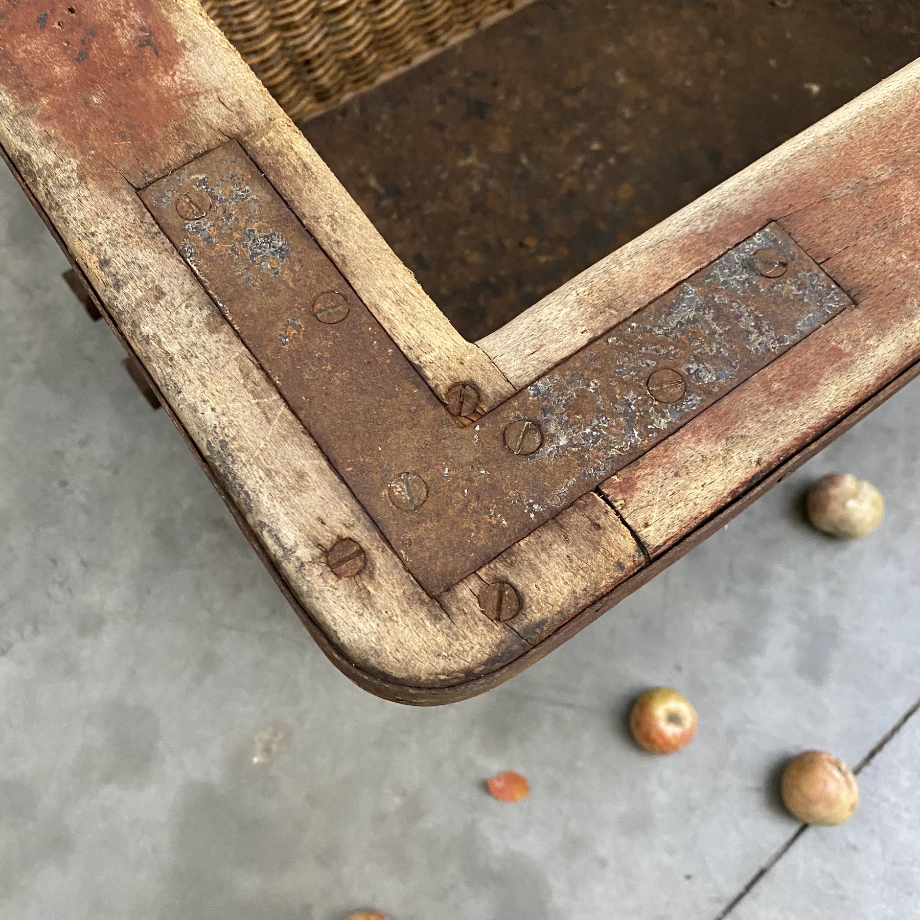 objet-vagabond-huge-basket0001