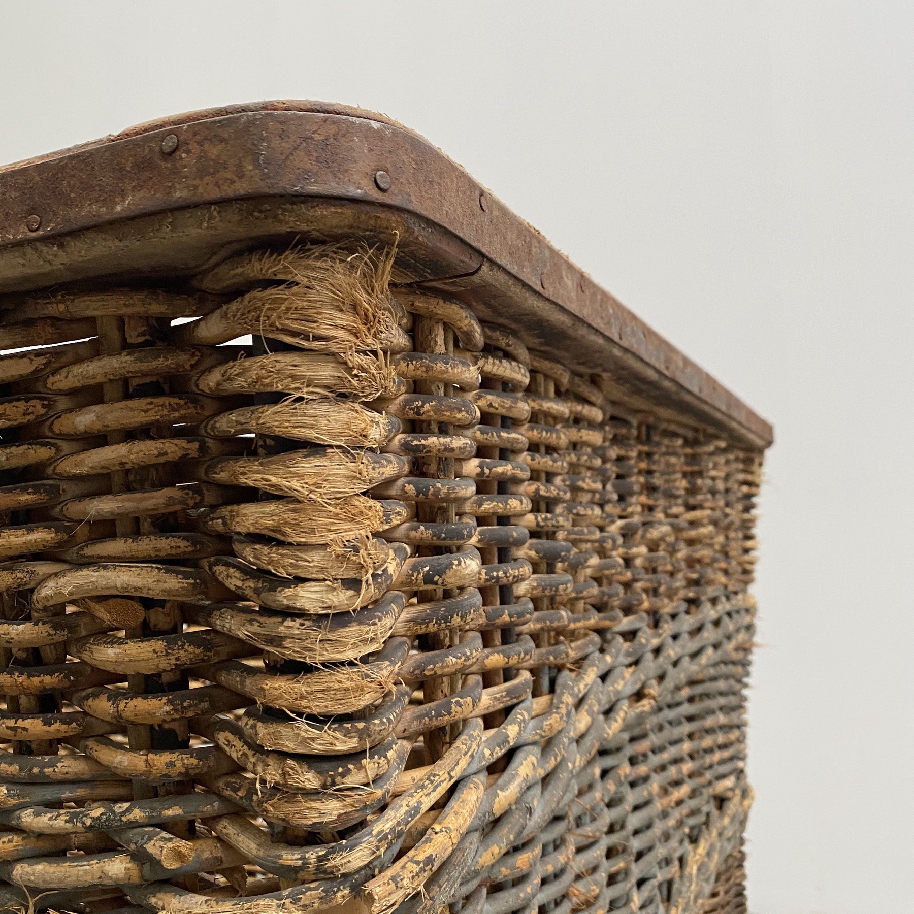 objet-vagabond-huge-basket0010
