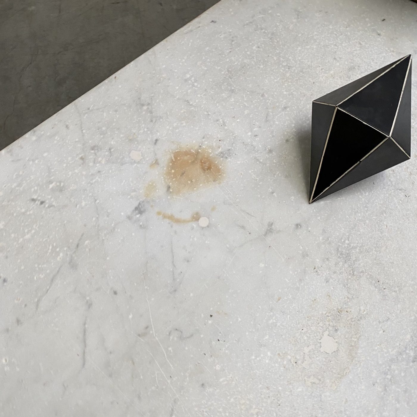 objet-vagabond-marble-table0000