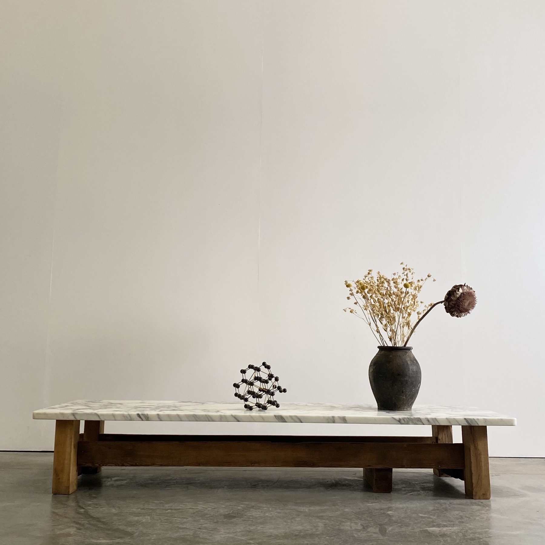 objet-vagabond-marble-table0001