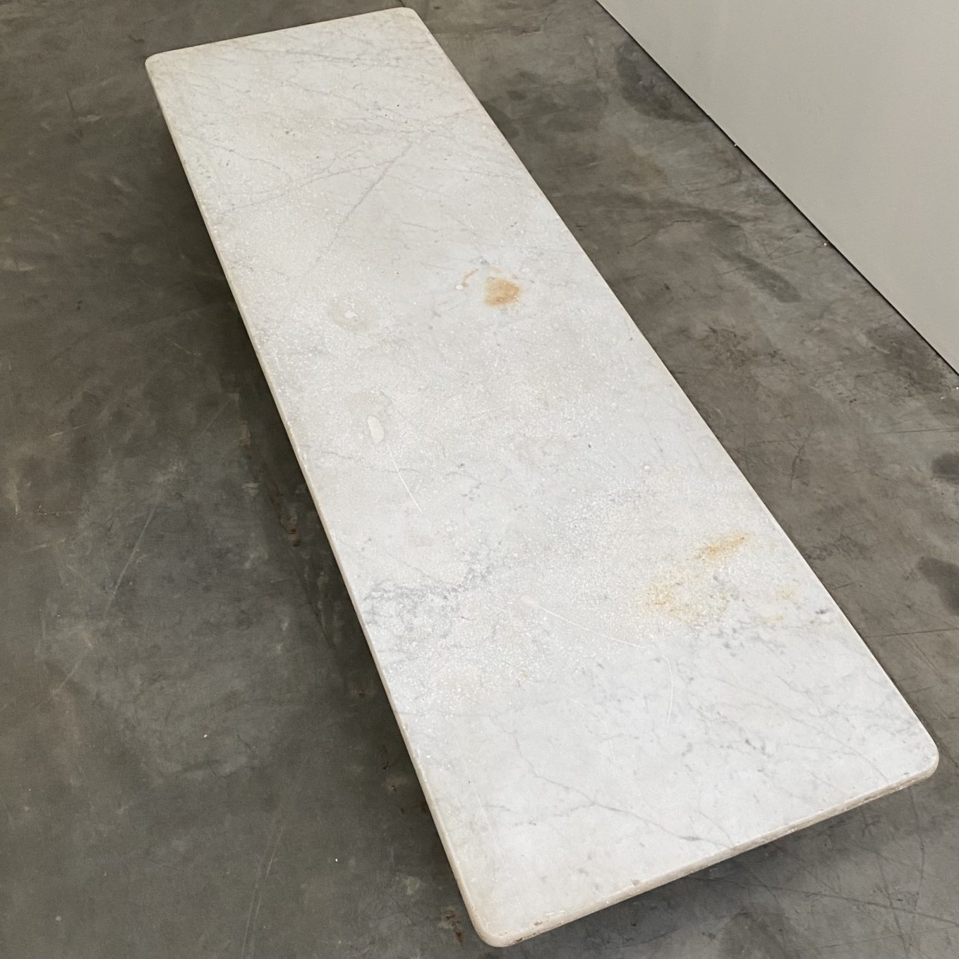 objet-vagabond-marble-table0005