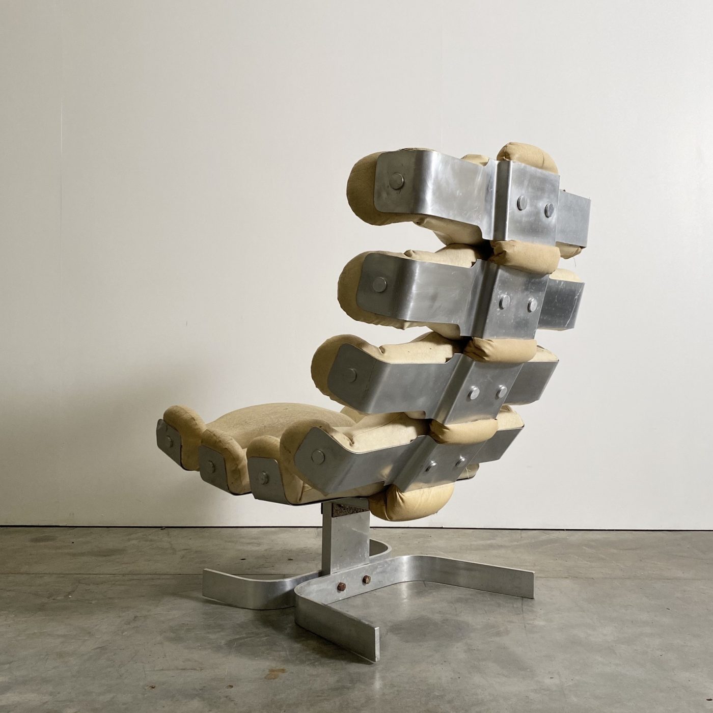 objet-vagabond-midcentury-chair0001