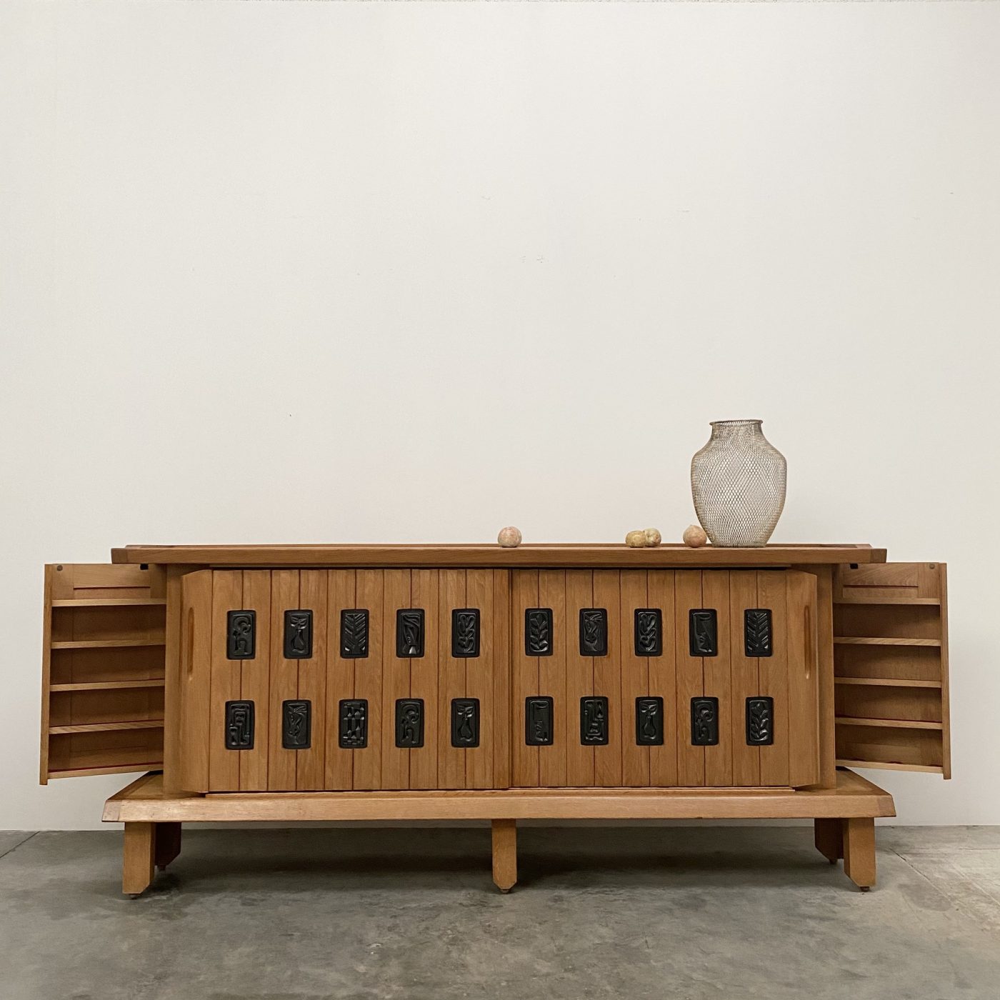 objet-vagabond-midcentury-sideboard0001