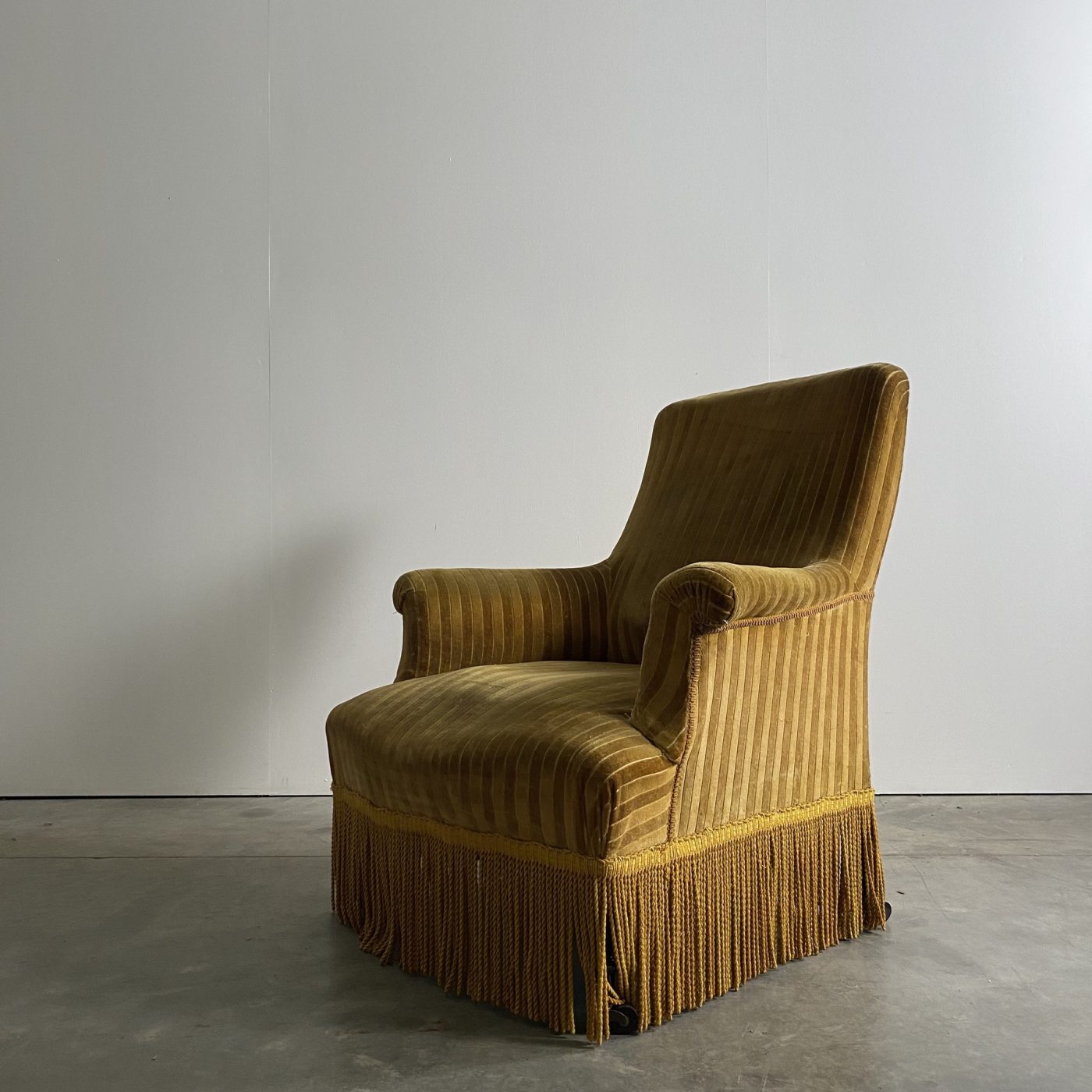 objet-vagabond-napoleon-chairs0001