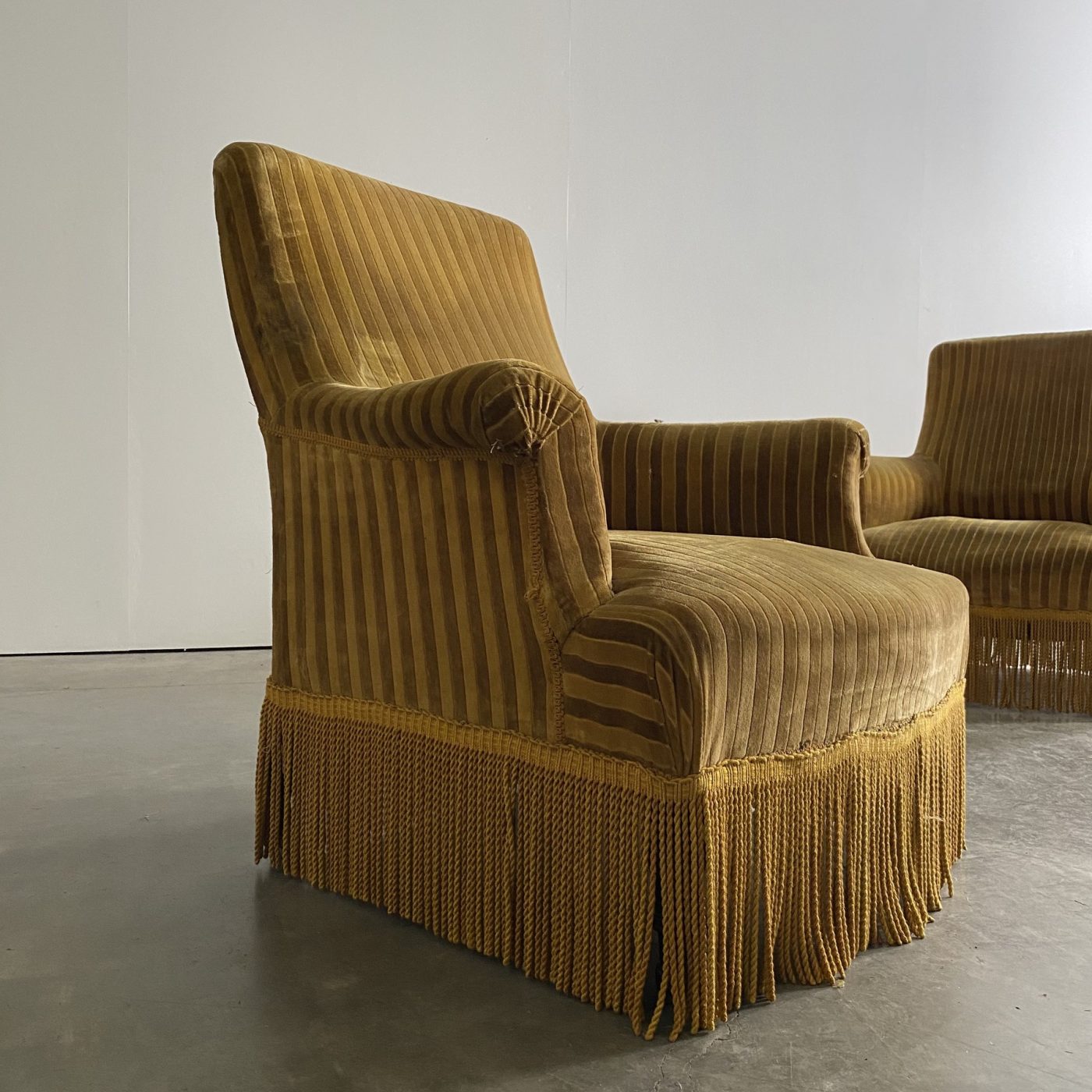 objet-vagabond-napoleon-chairs0003