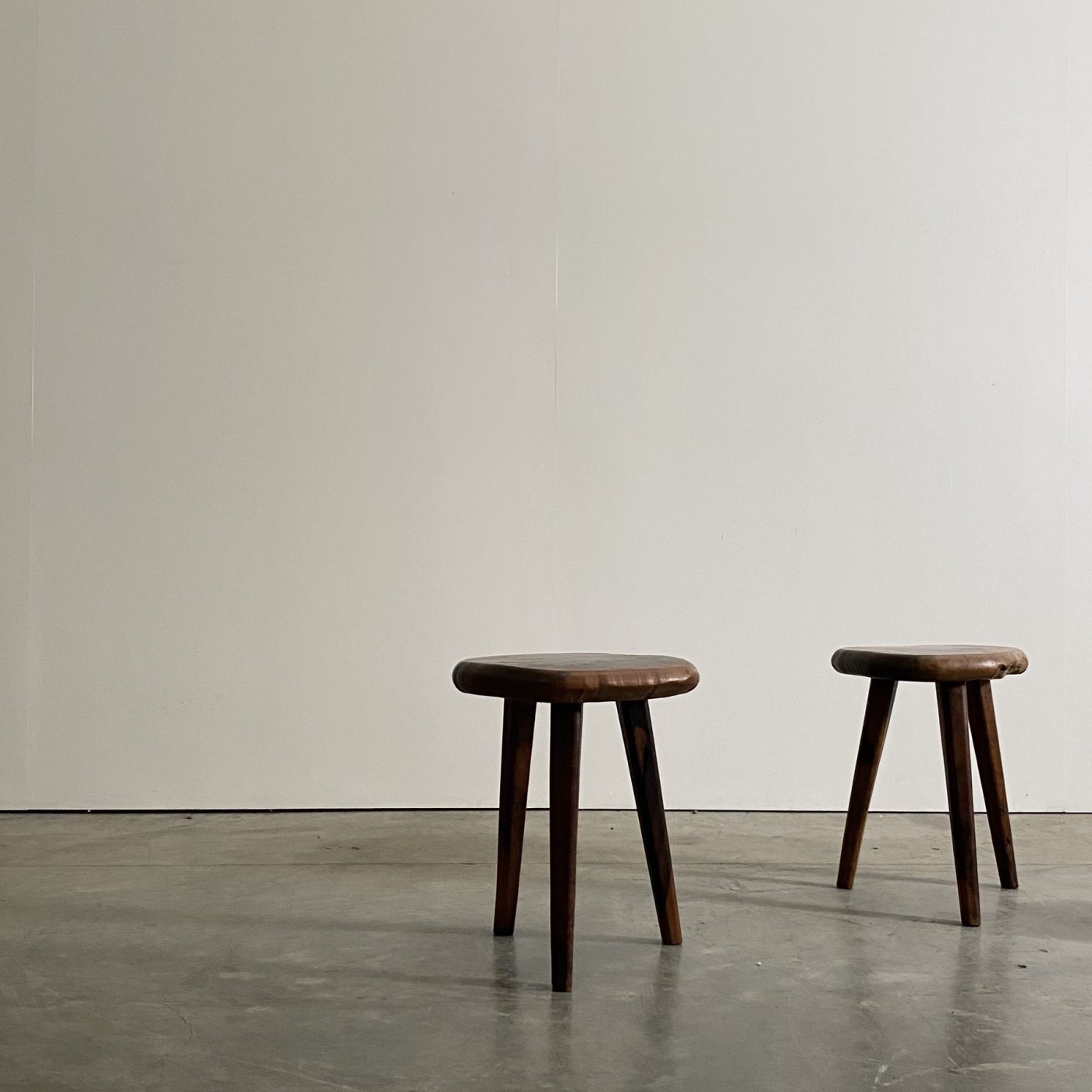 objet-vagabond-olive-stools0003