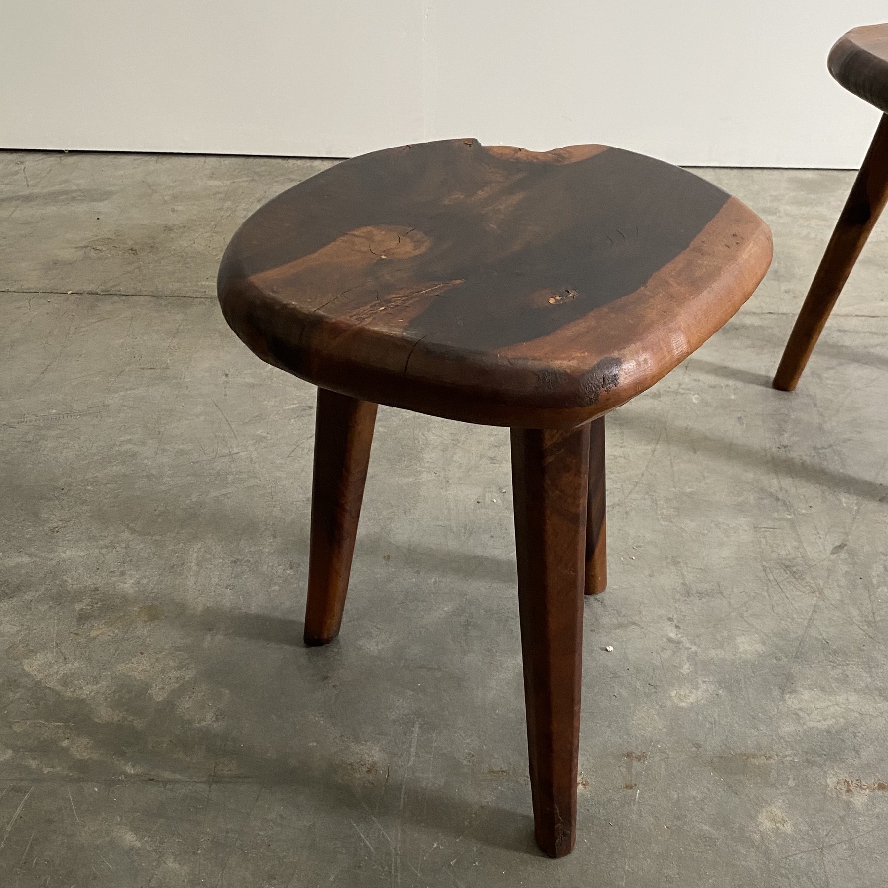 objet-vagabond-olive-stools0005