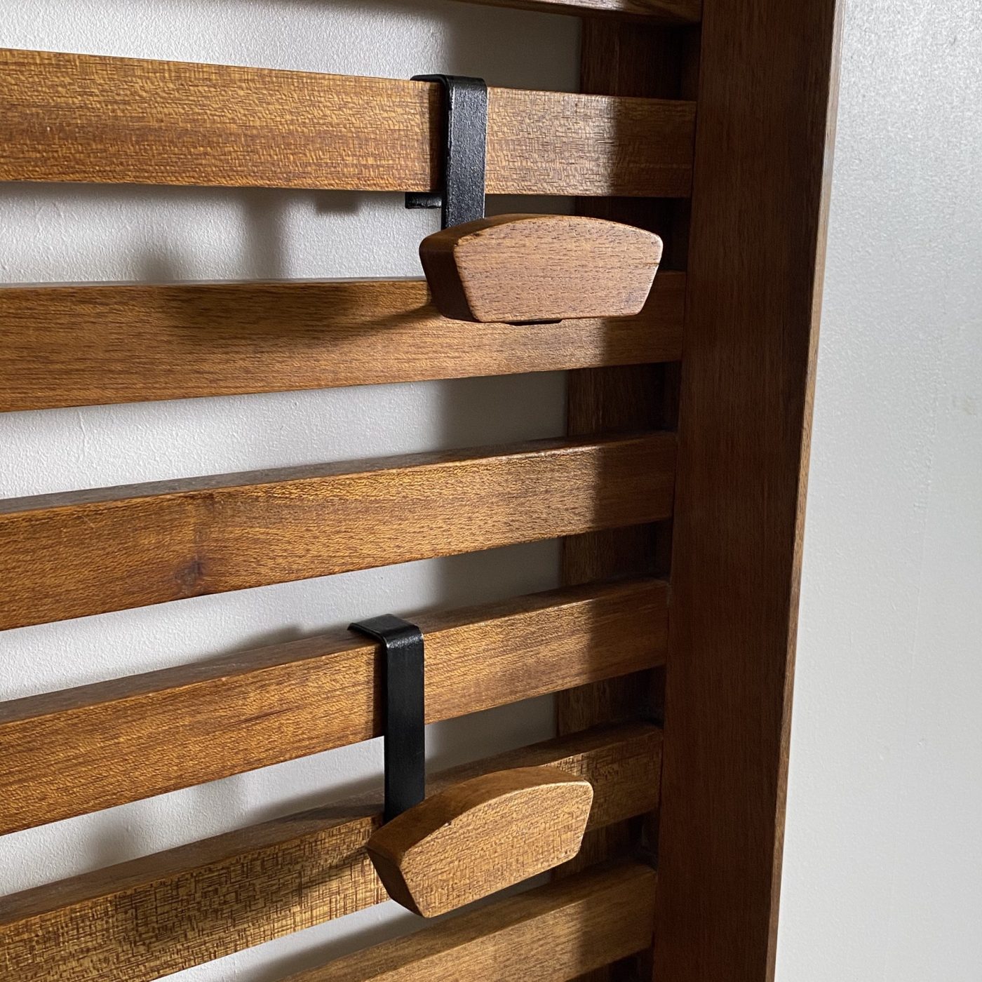 objet-vagabond-perriand-coatrack0003