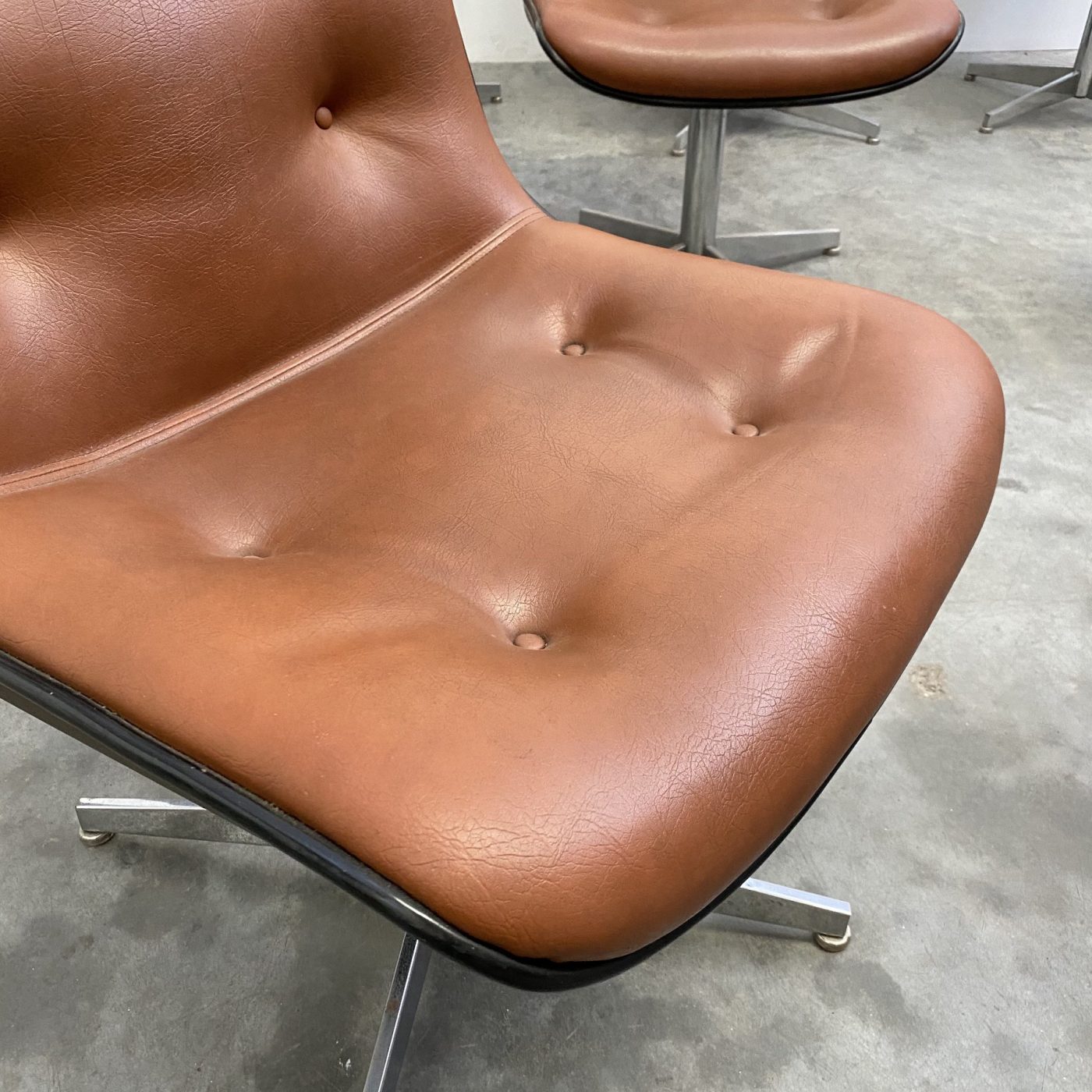objet-vagabond-vintage-chairs0003