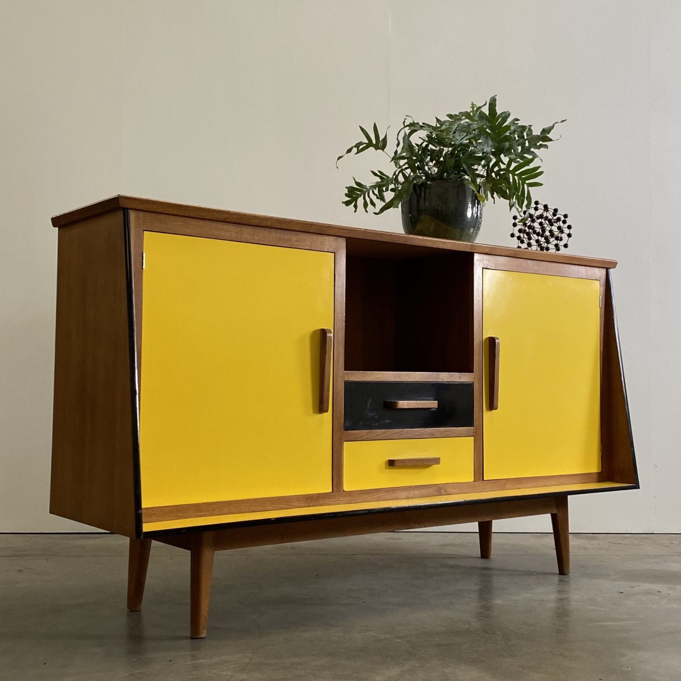 objet-vagabond-vintage-sideboard0010