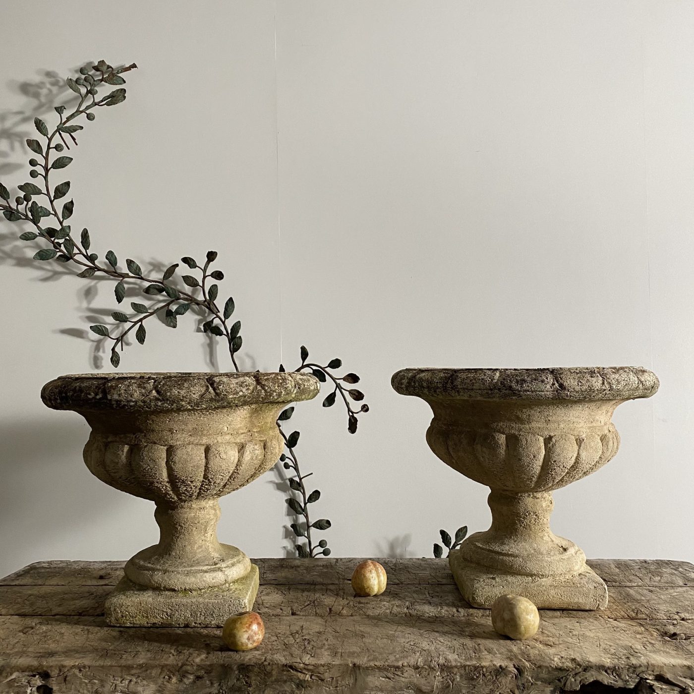 objet-vagabond-concrete-urns0000