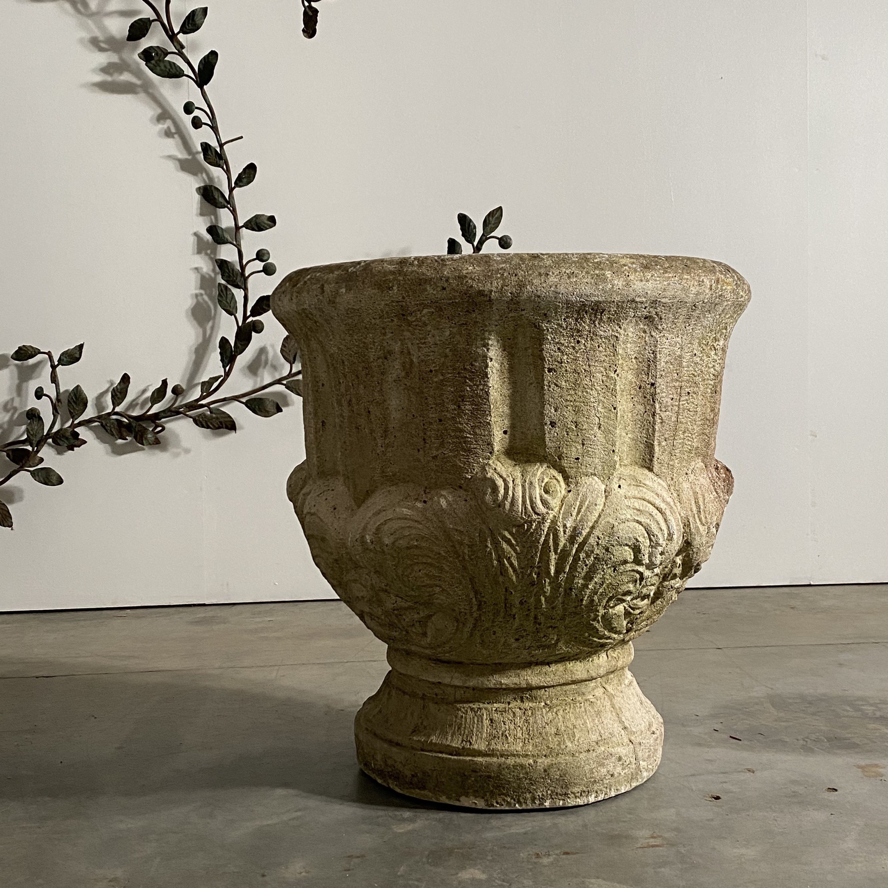 objet-vagabond-concrete-urns0001
