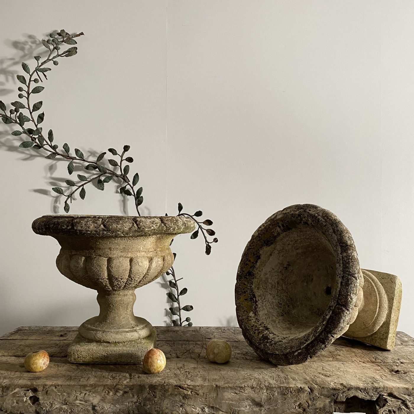 objet-vagabond-concrete-urns0002