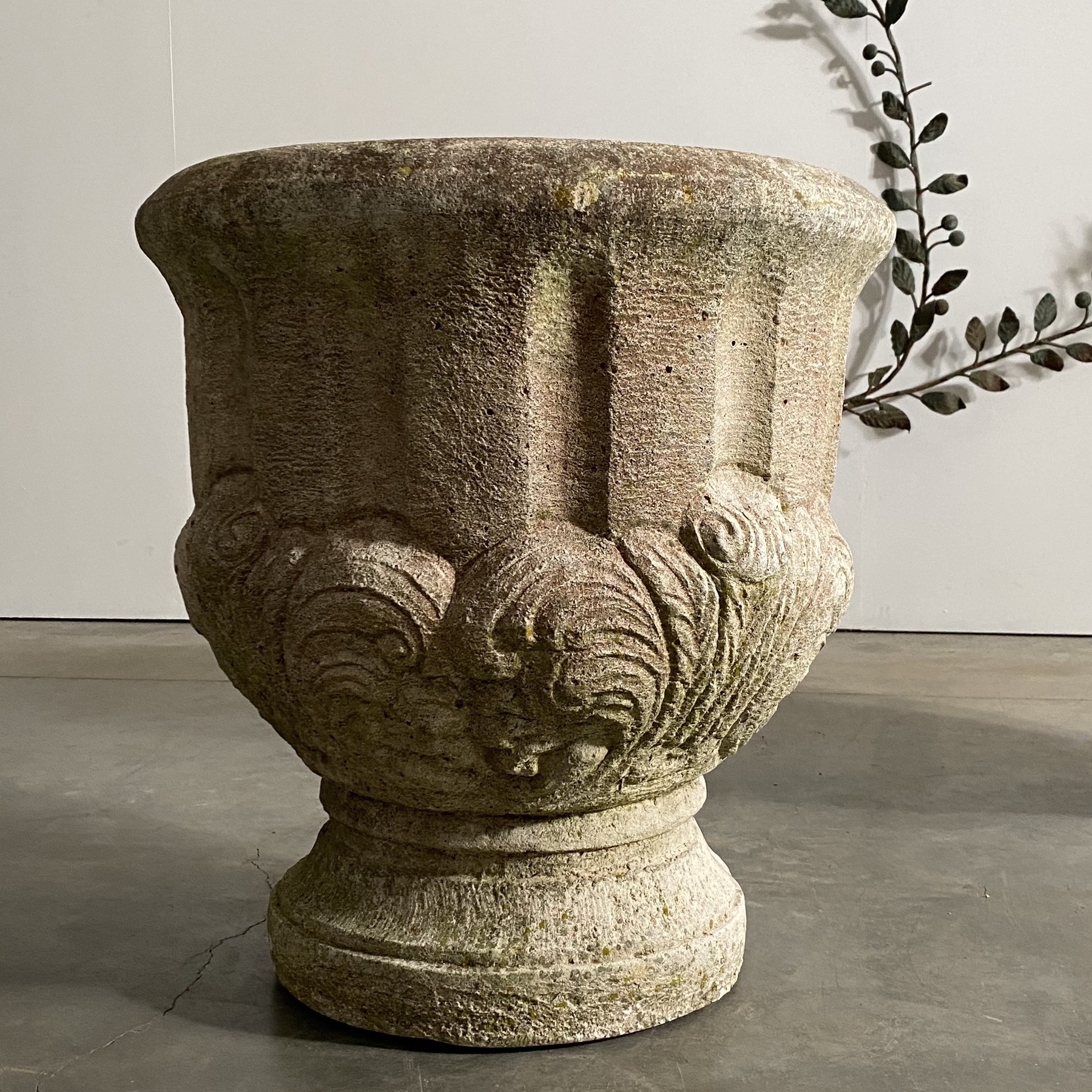 objet-vagabond-concrete-urns0002