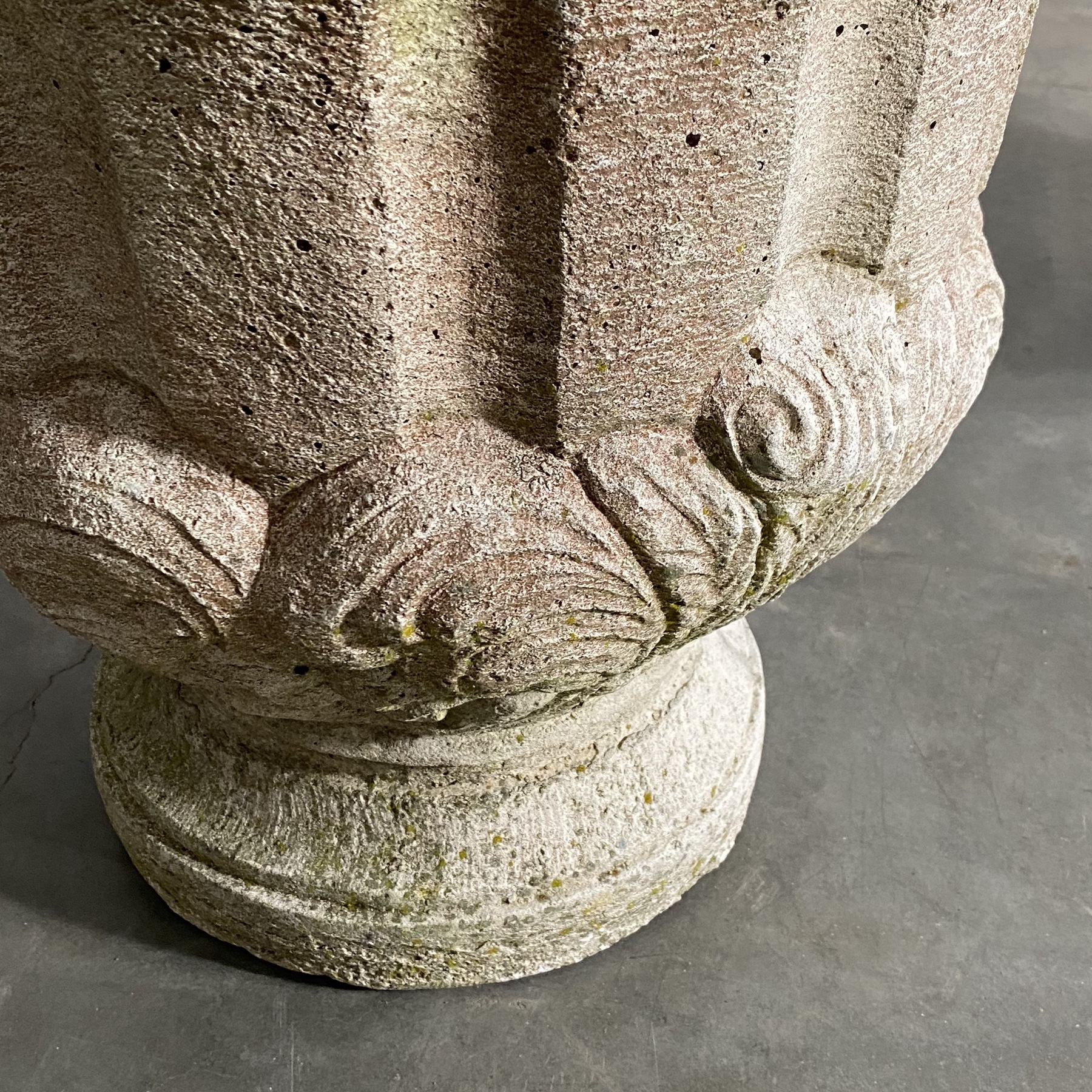 objet-vagabond-concrete-urns0003