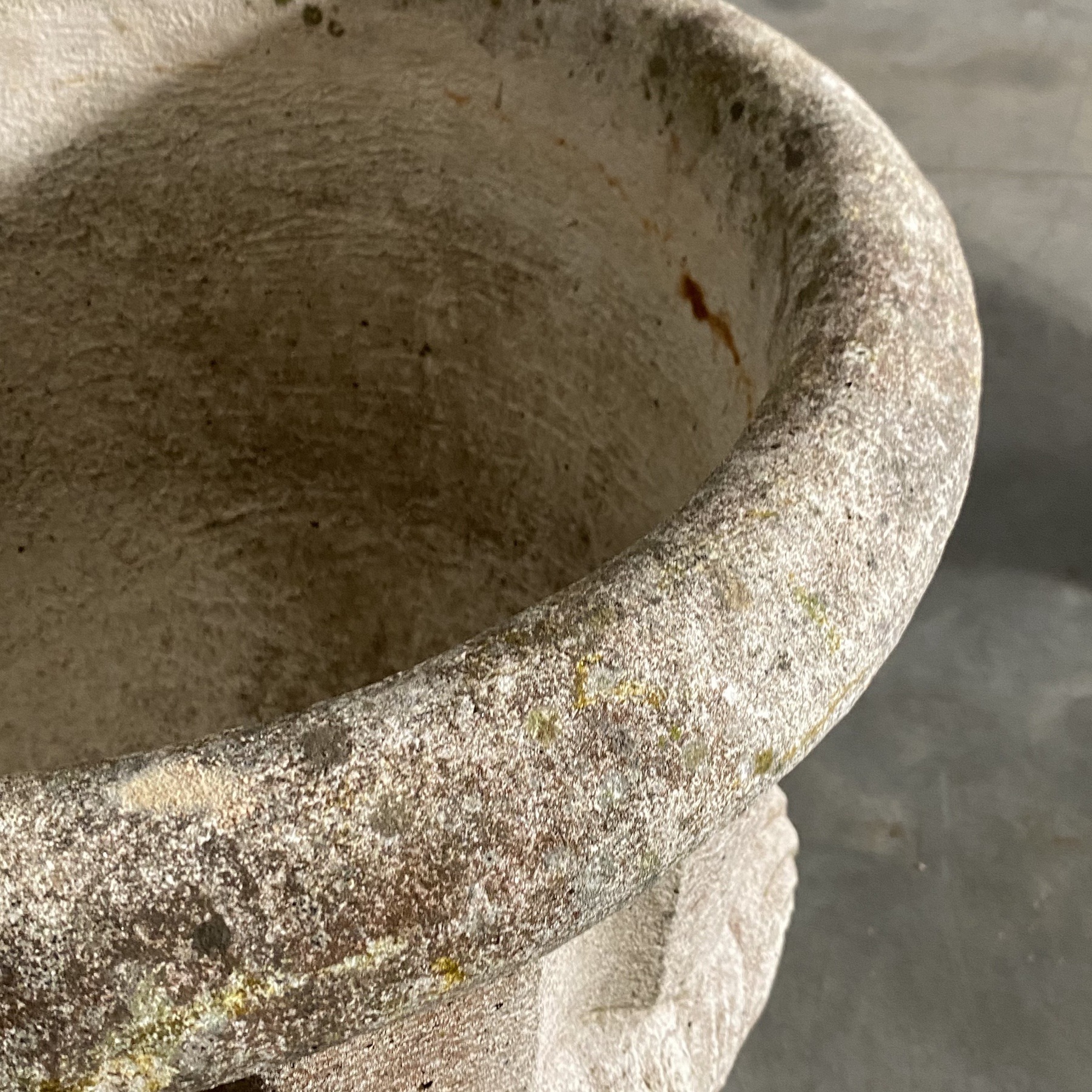 objet-vagabond-concrete-urns0004