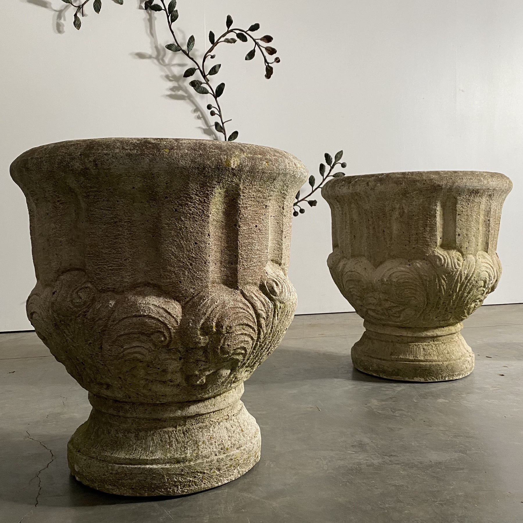 objet-vagabond-concrete-urns0005