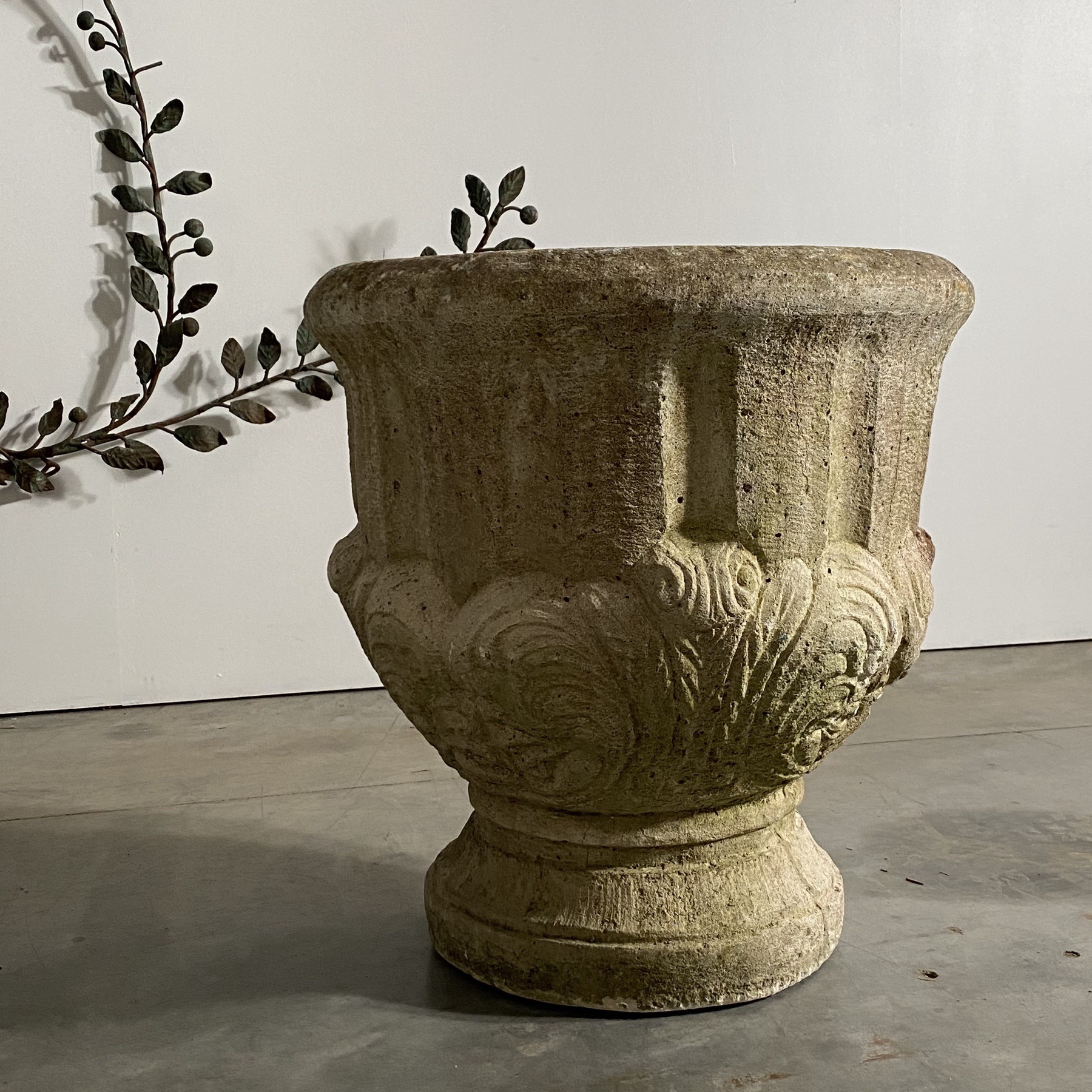 objet-vagabond-concrete-urns0006