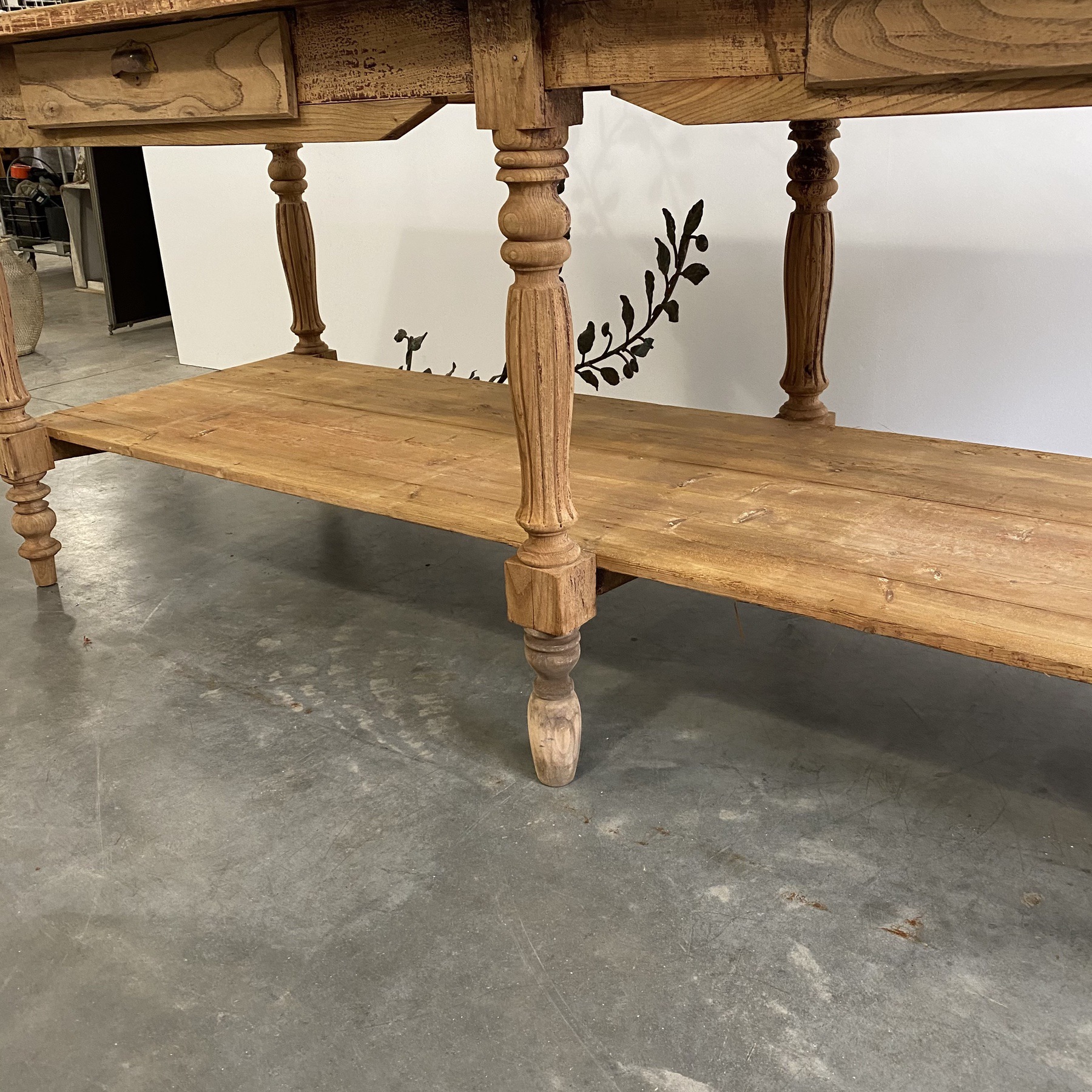 objet-vagabond-draper-table0002