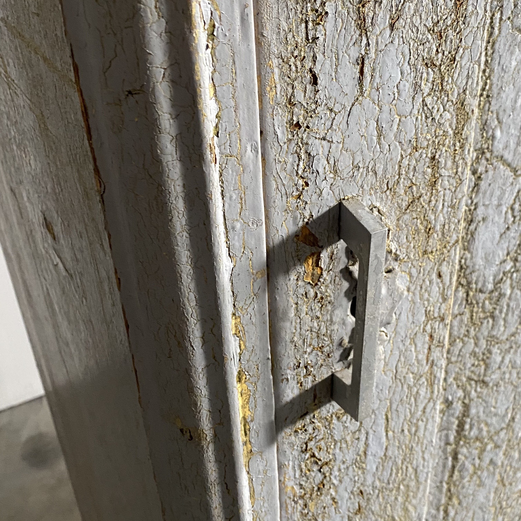 objet-vagabond-painted-cupboard0006