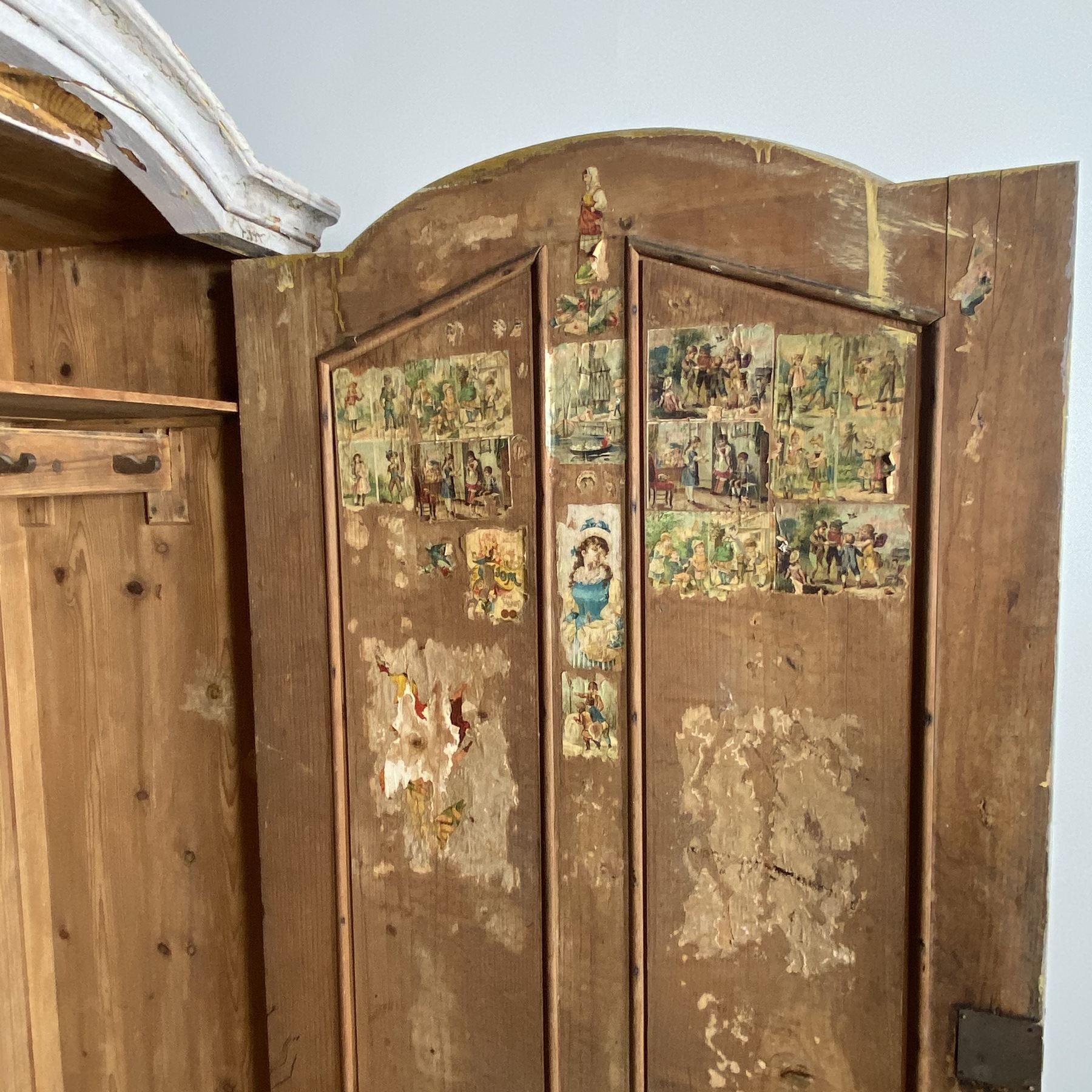 objet-vagabond-painted-cupboard0011