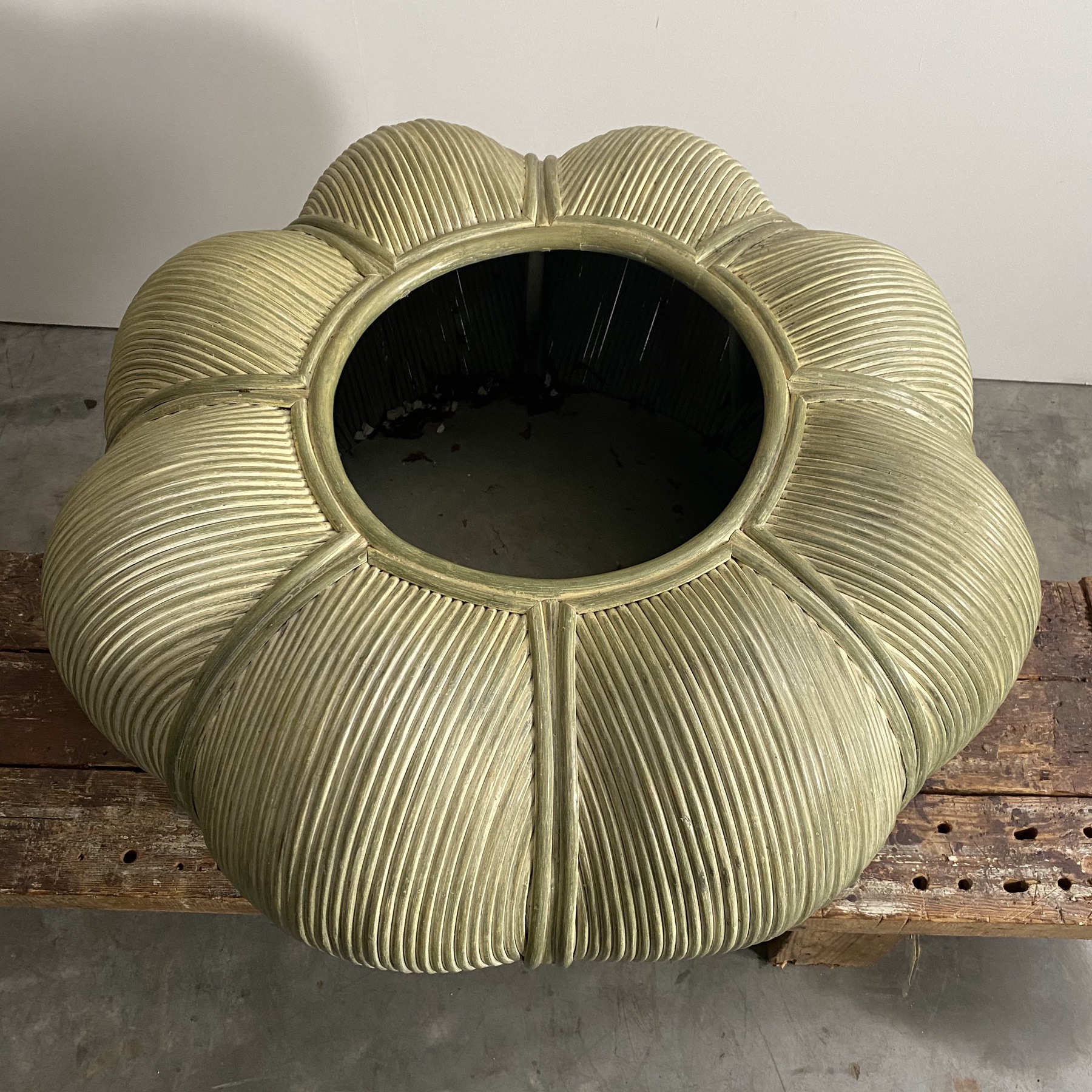 objet-vagabond-rattan-planter0002