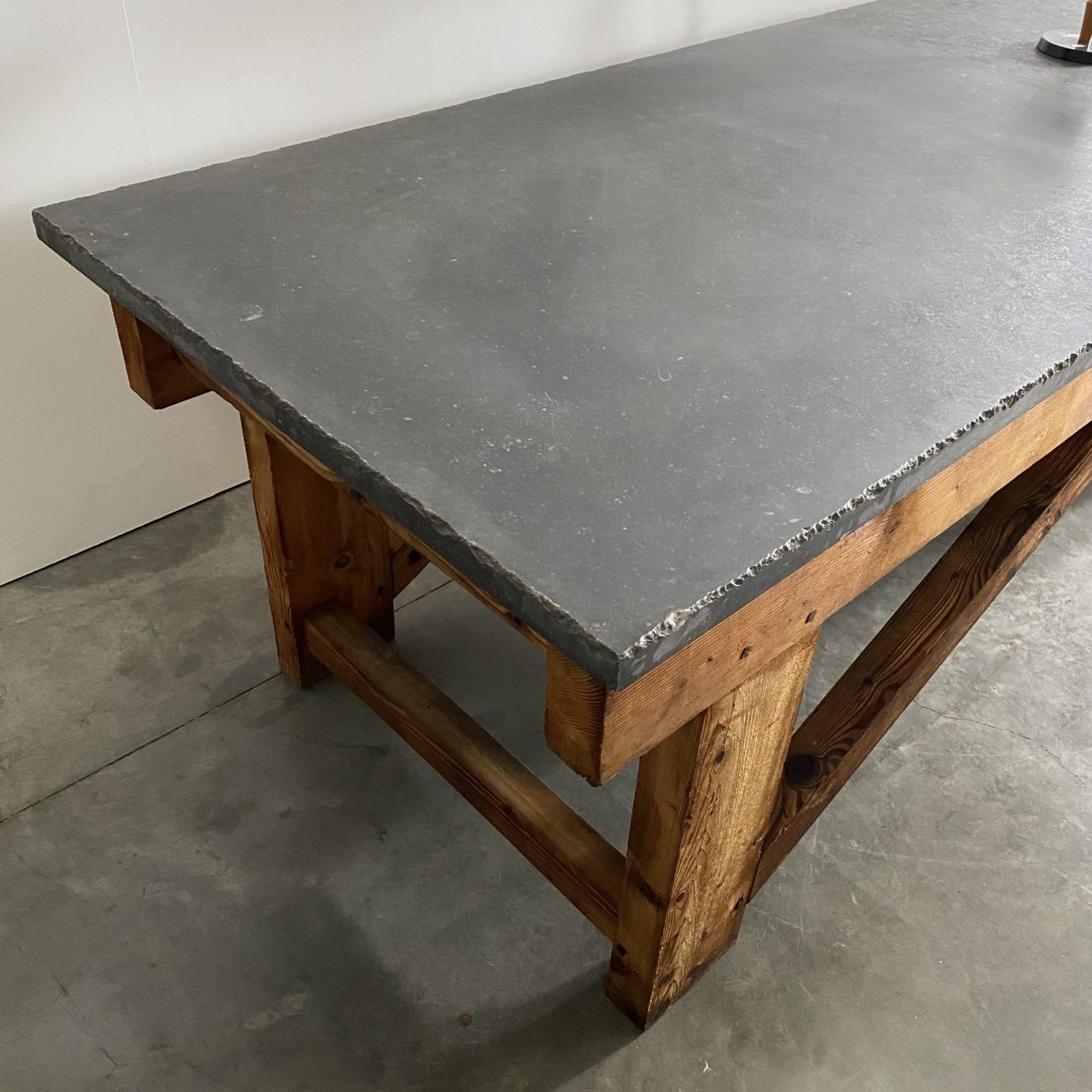 objet-vagabond-stone-table0001