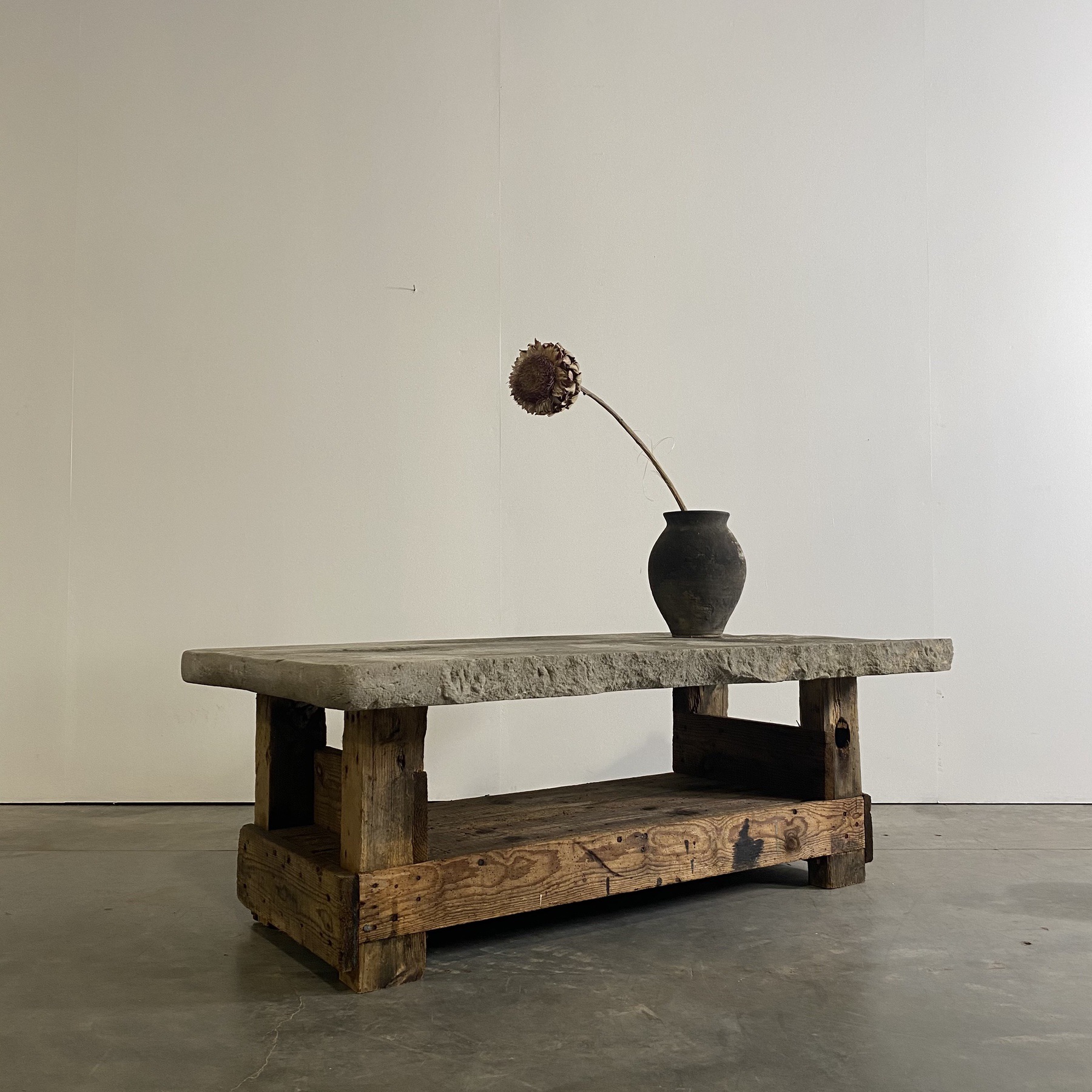 objet-vagabond-stone-table0002