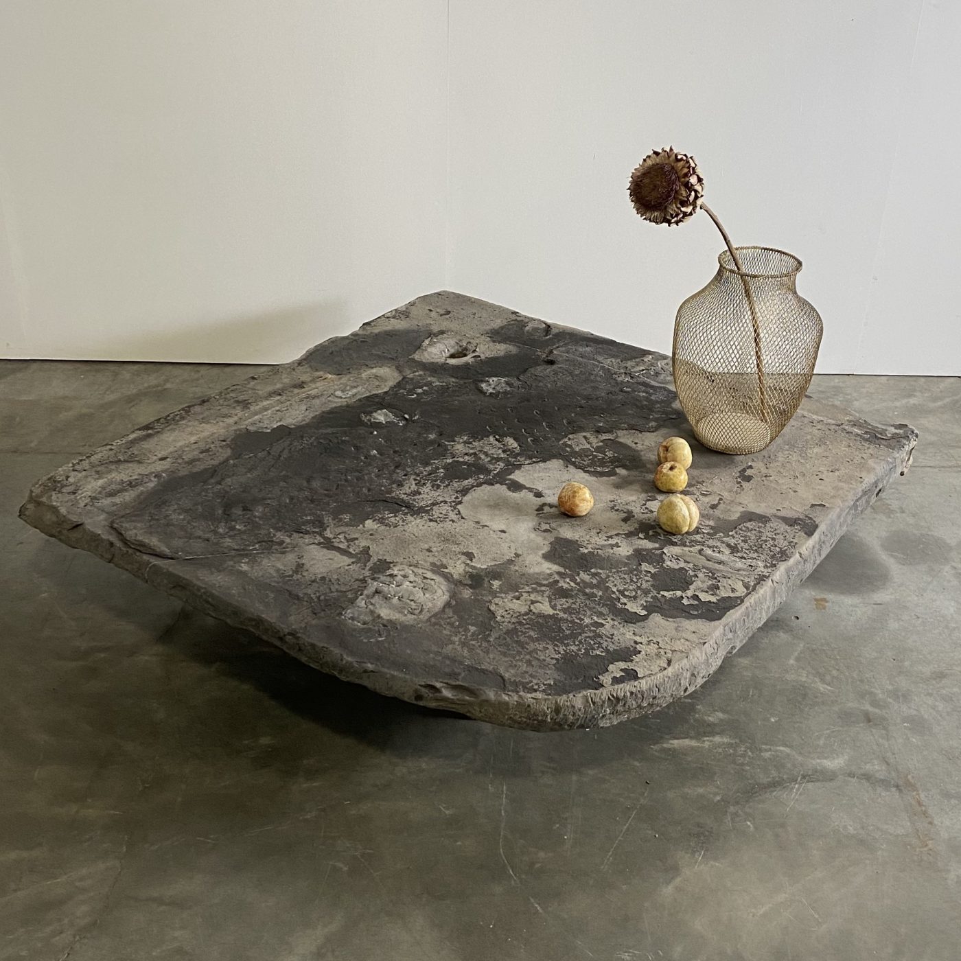 objet-vagabond-largestone-table0003