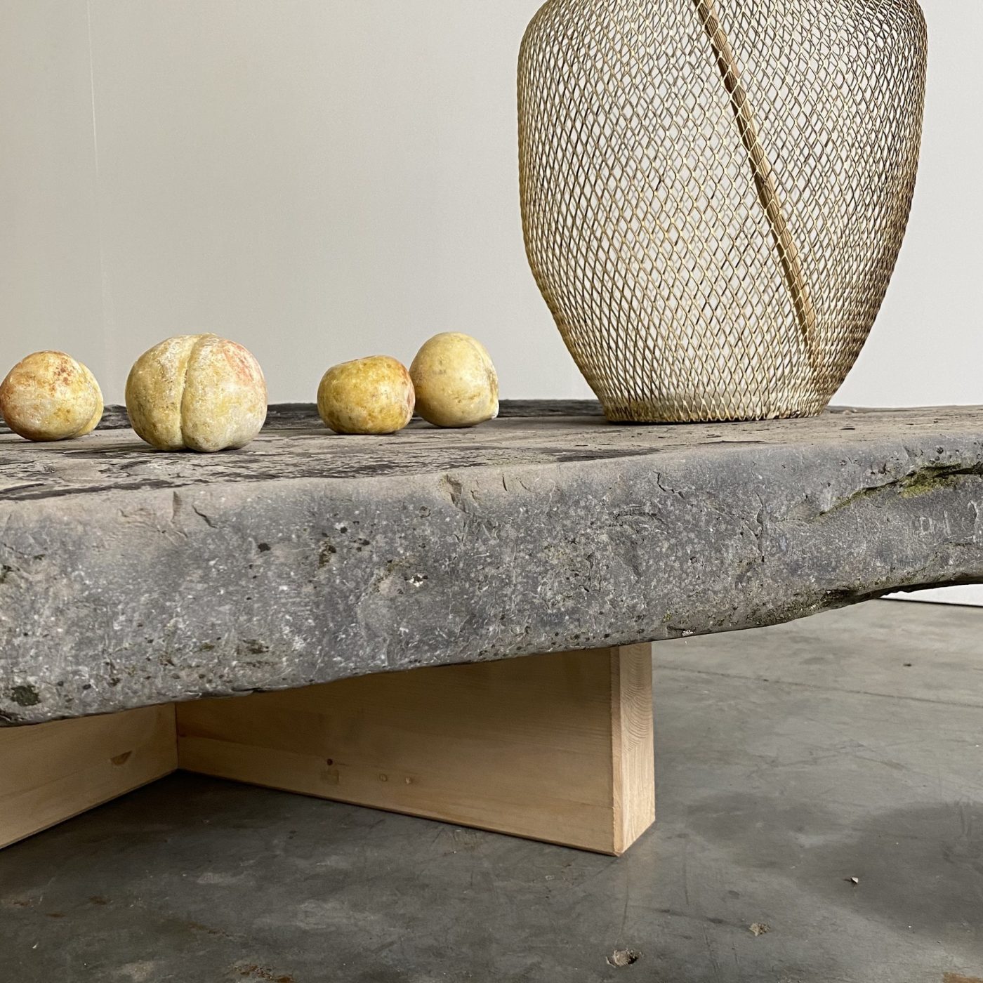 objet-vagabond-largestone-table0005