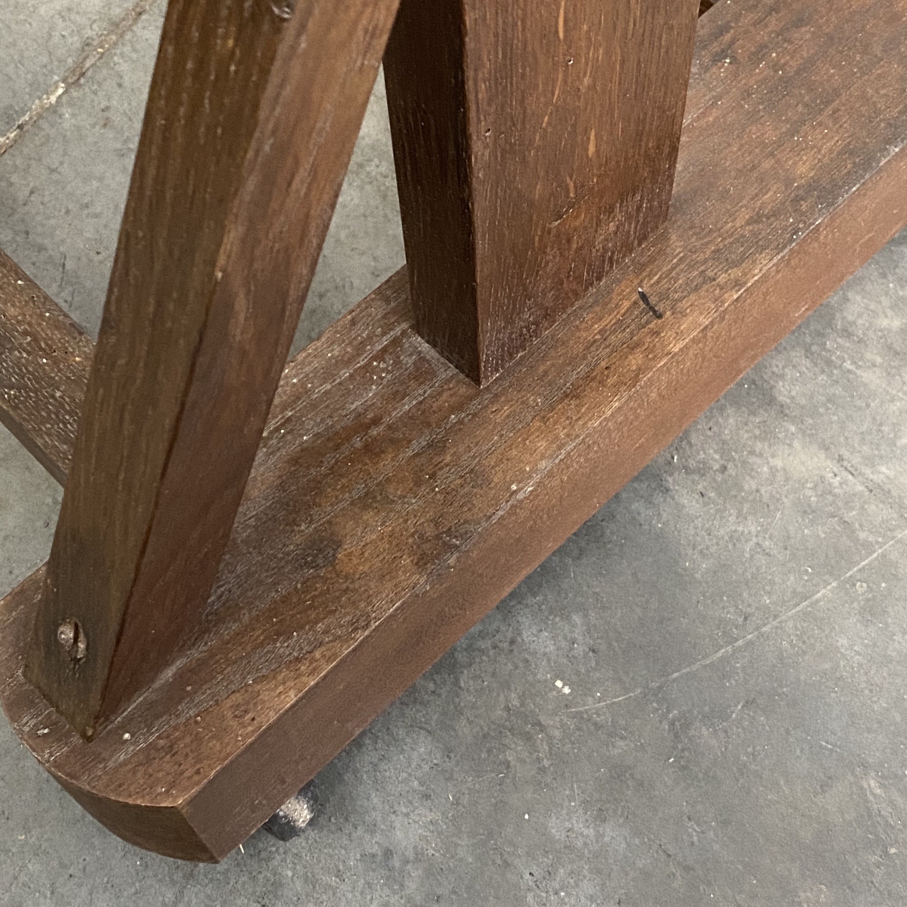 objet-vagabond-oak-easel0005