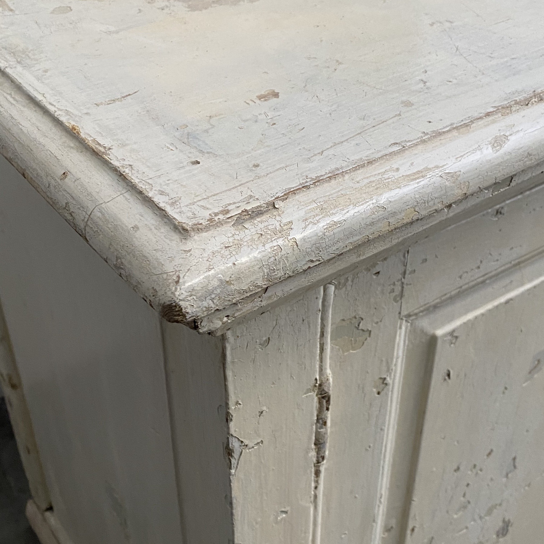 objet-vagabond-painted-buffet0002