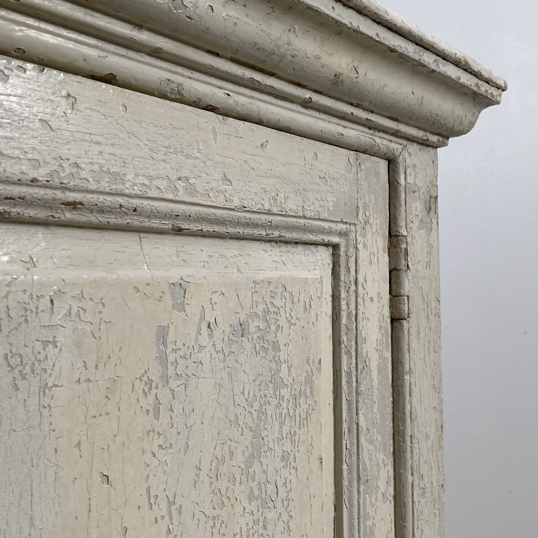 objet-vagabond-painted-buffet0005