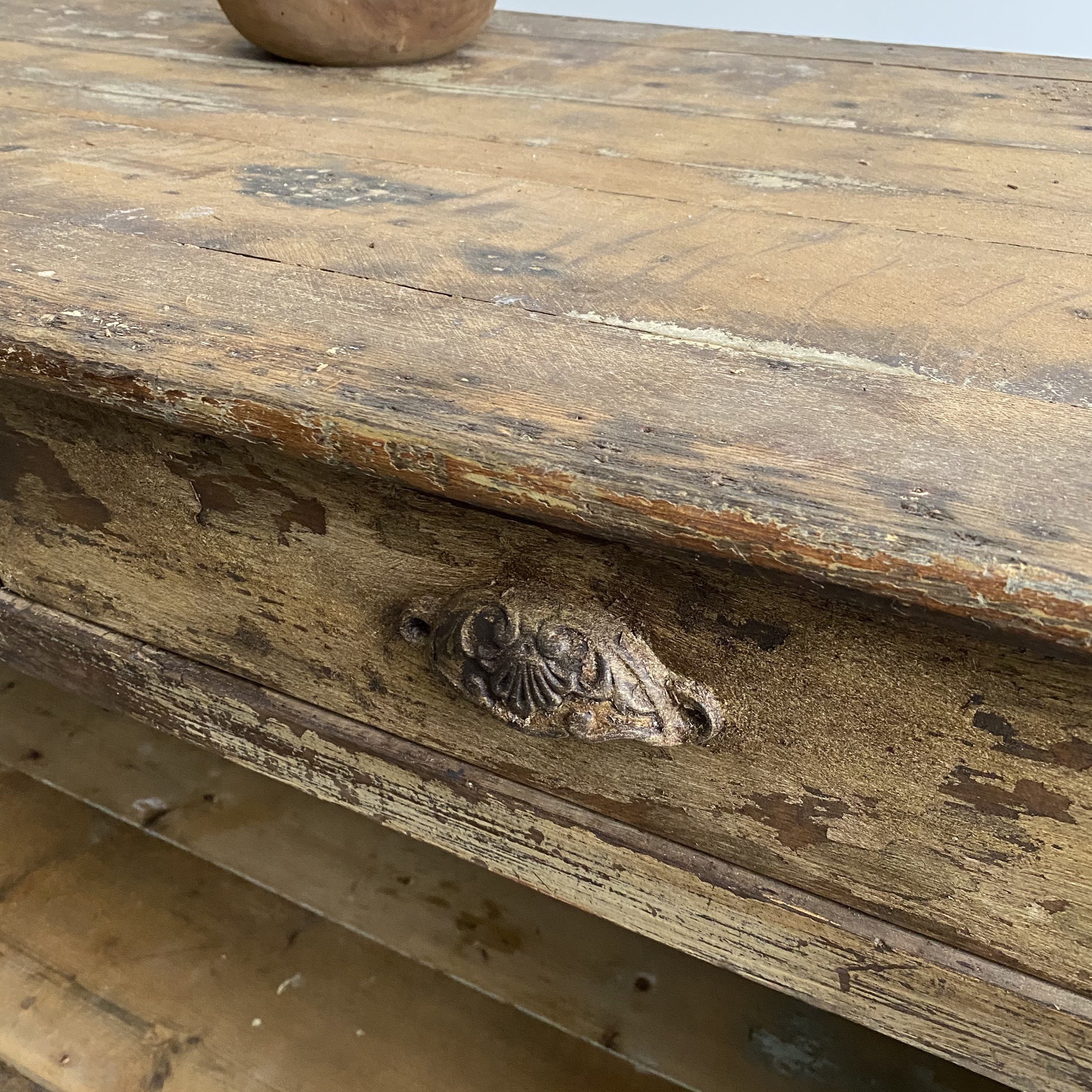 objet-vagabond-painted-counter0005