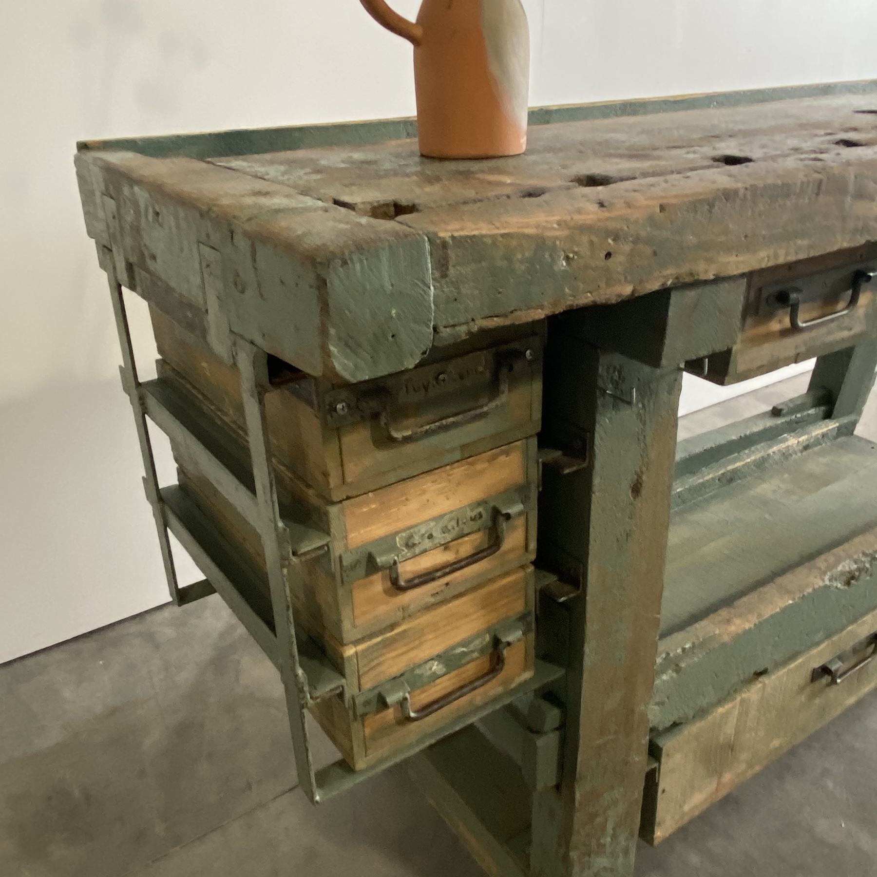 objet-vagabond-painted-workbench0006