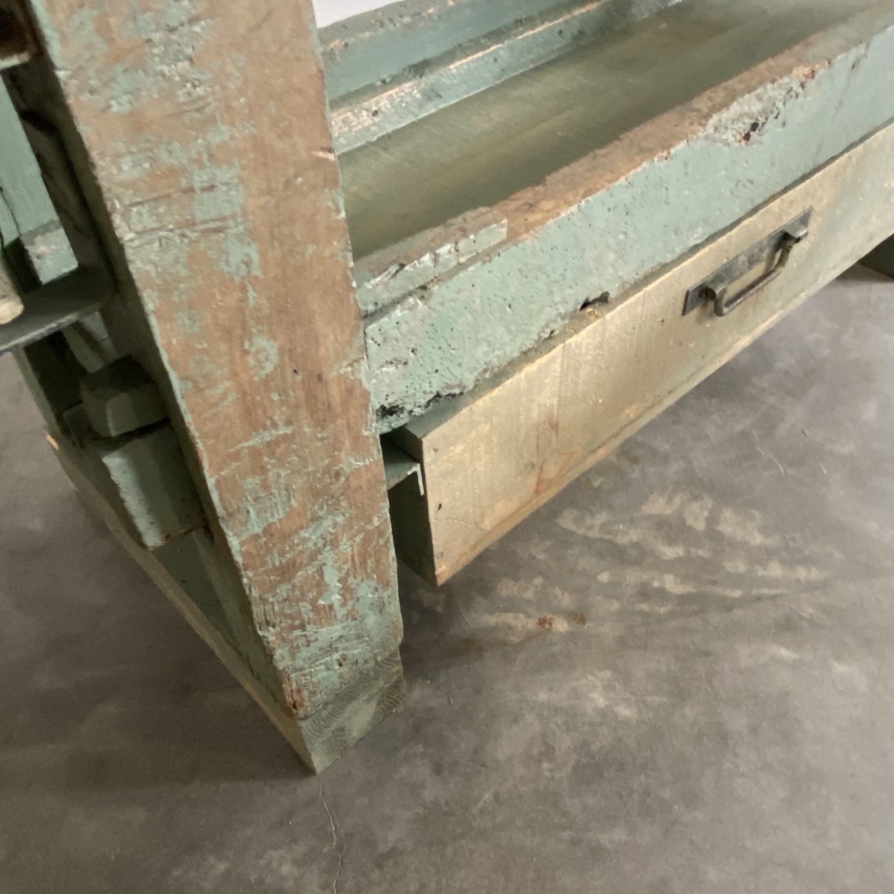 objet-vagabond-painted-workbench0007