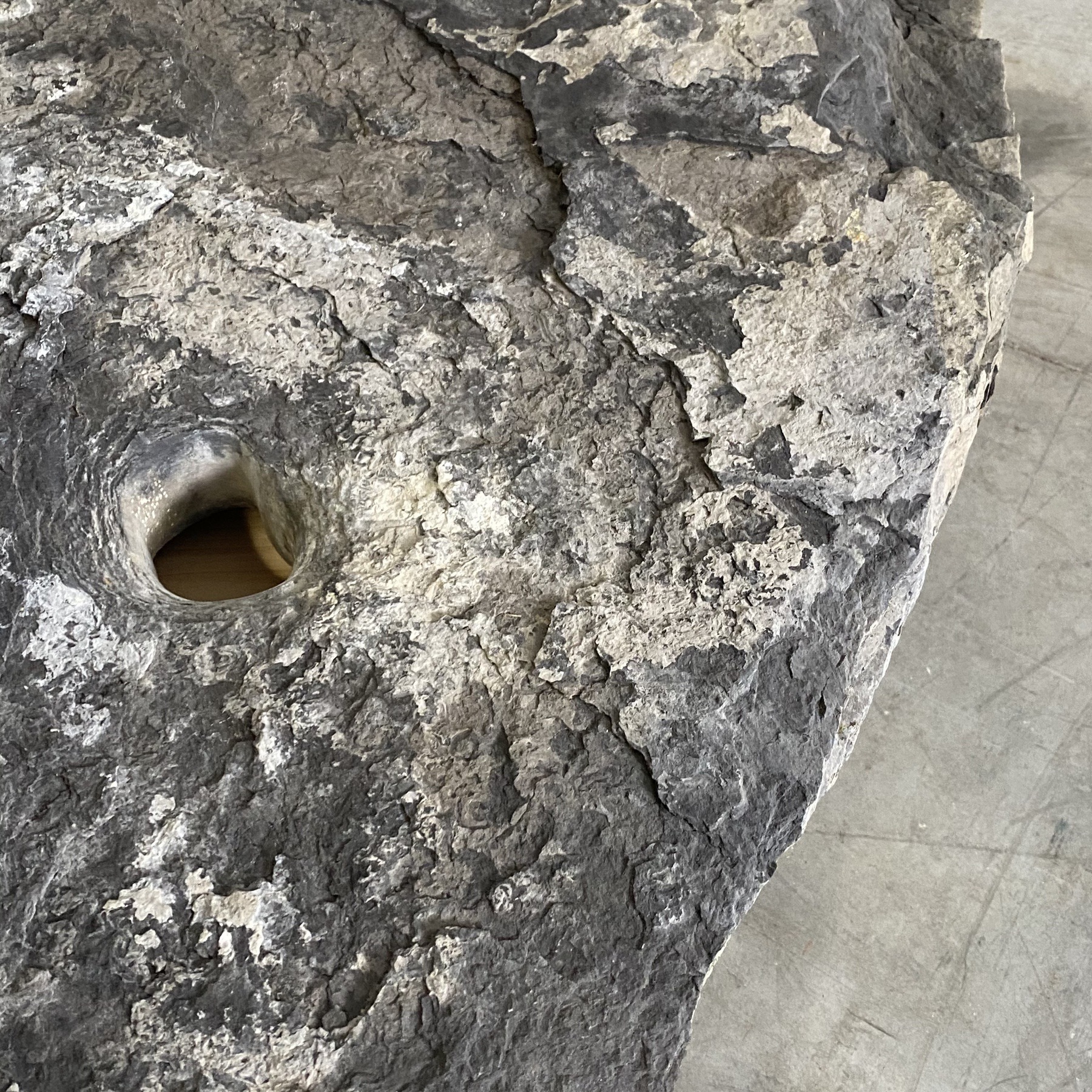 objet-vagabond-stone-table0008