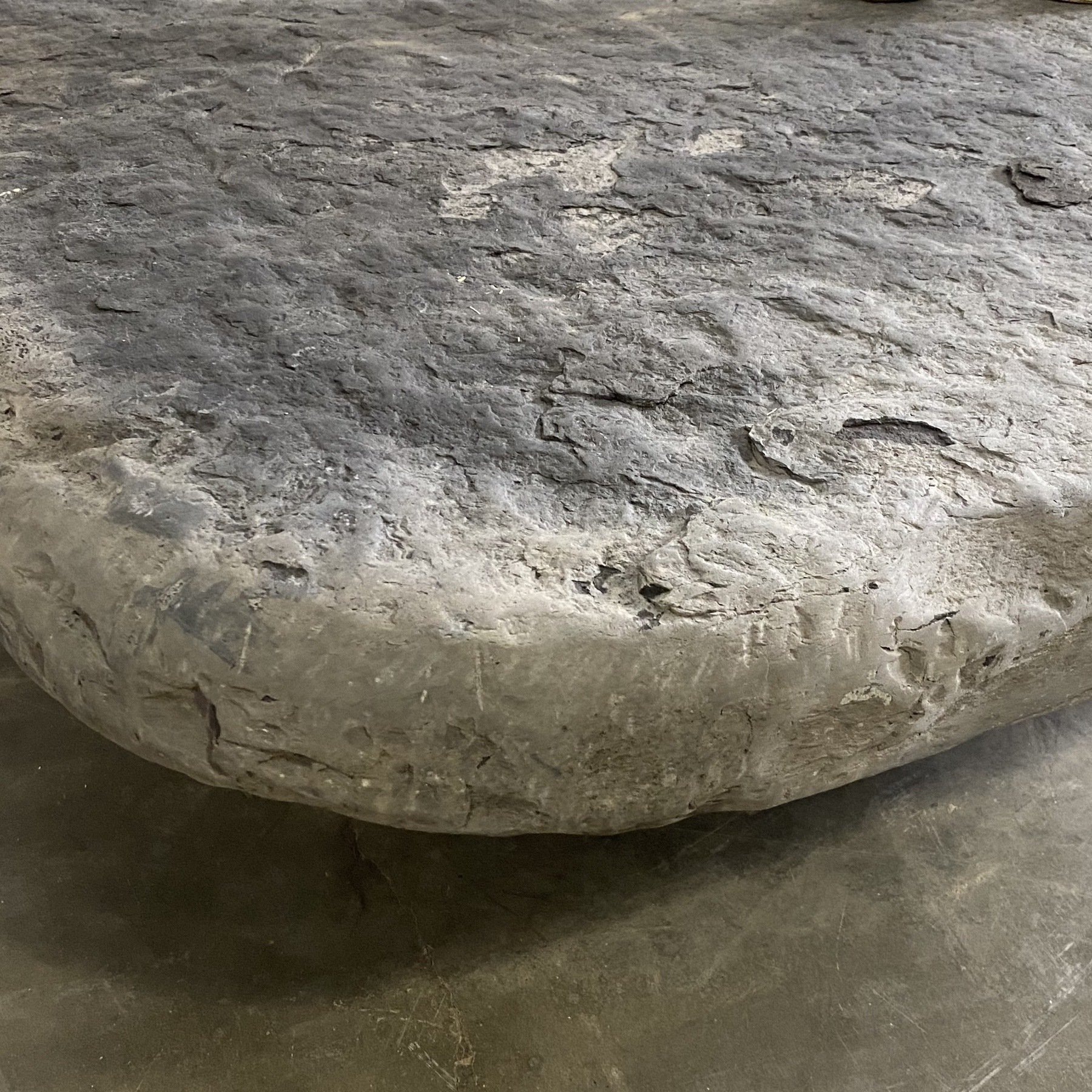 objet-vagabond-stone-table0009