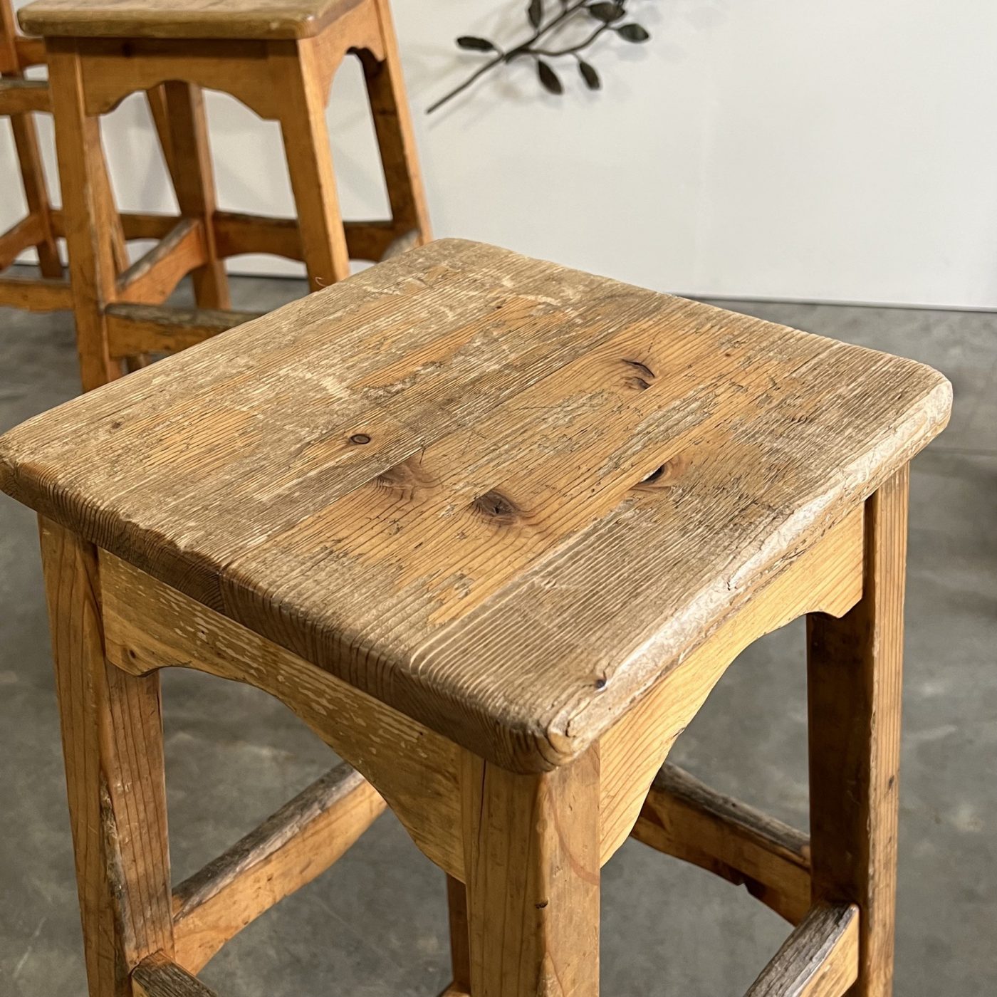 objet-vagabond-artist-stools0001