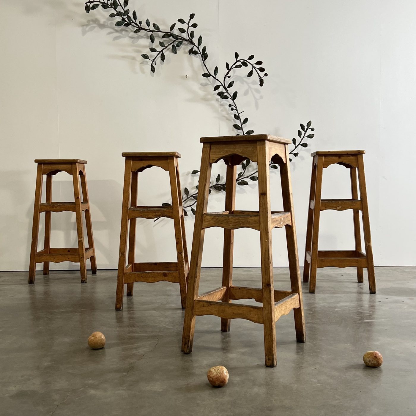 objet-vagabond-artist-stools0002