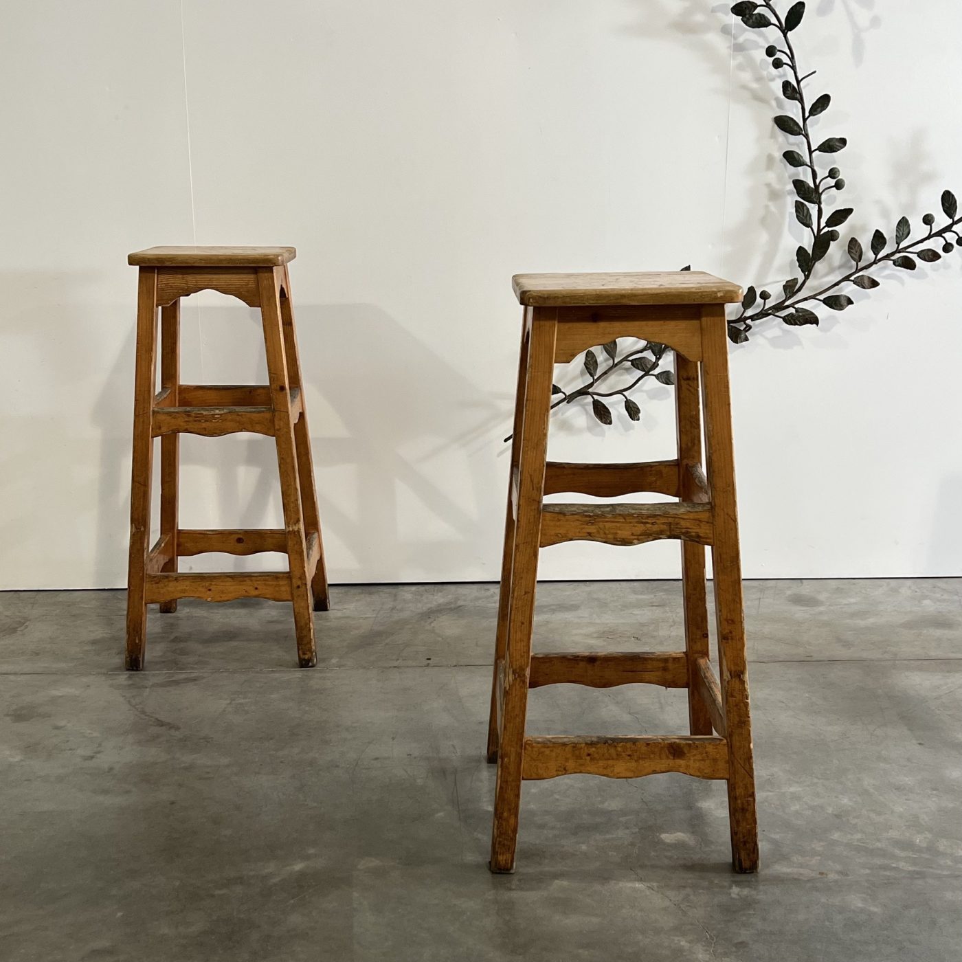 objet-vagabond-artist-stools0003
