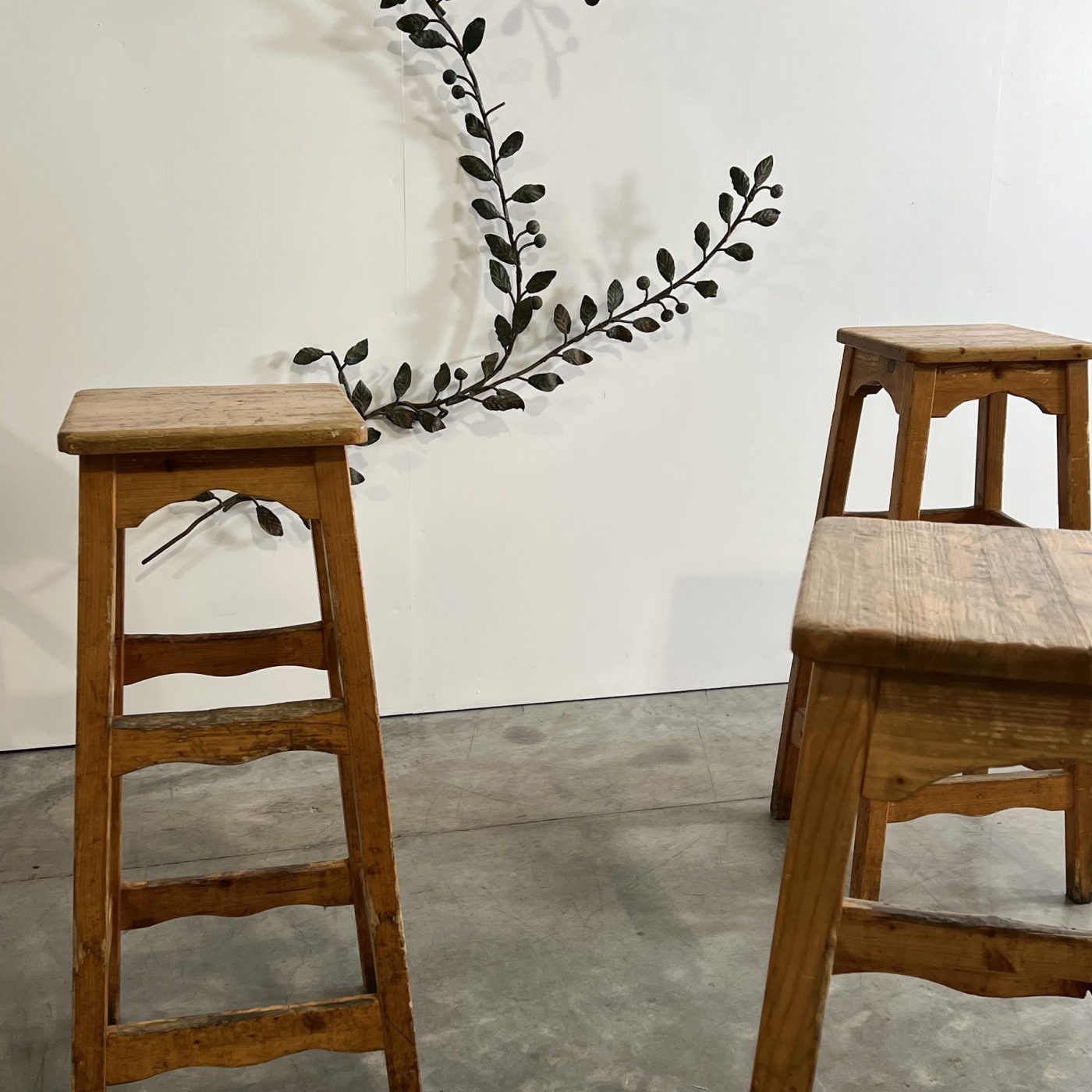 objet-vagabond-artist-stools0004